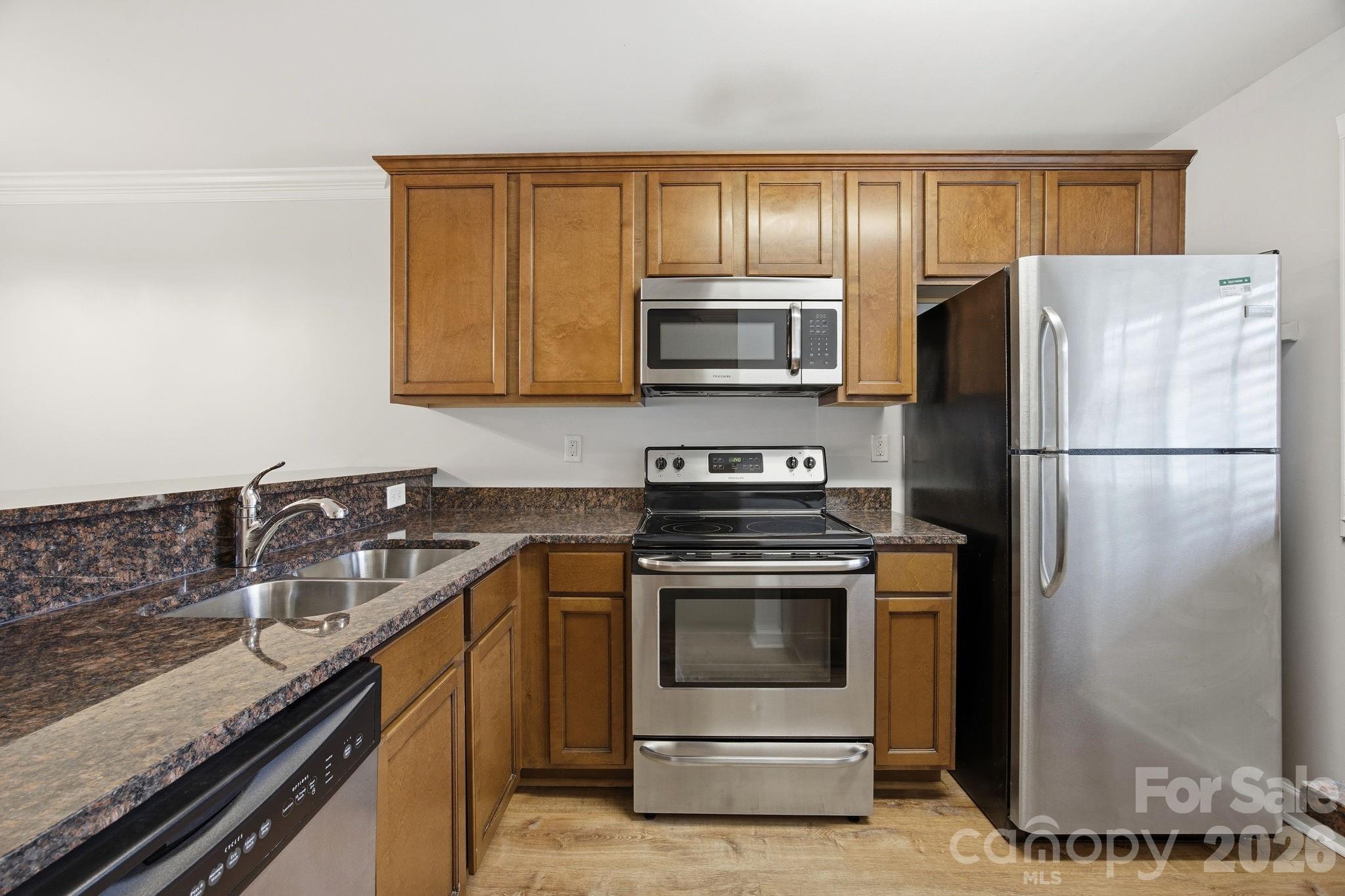 1215 Green Oaks Lane I Property Photo 6