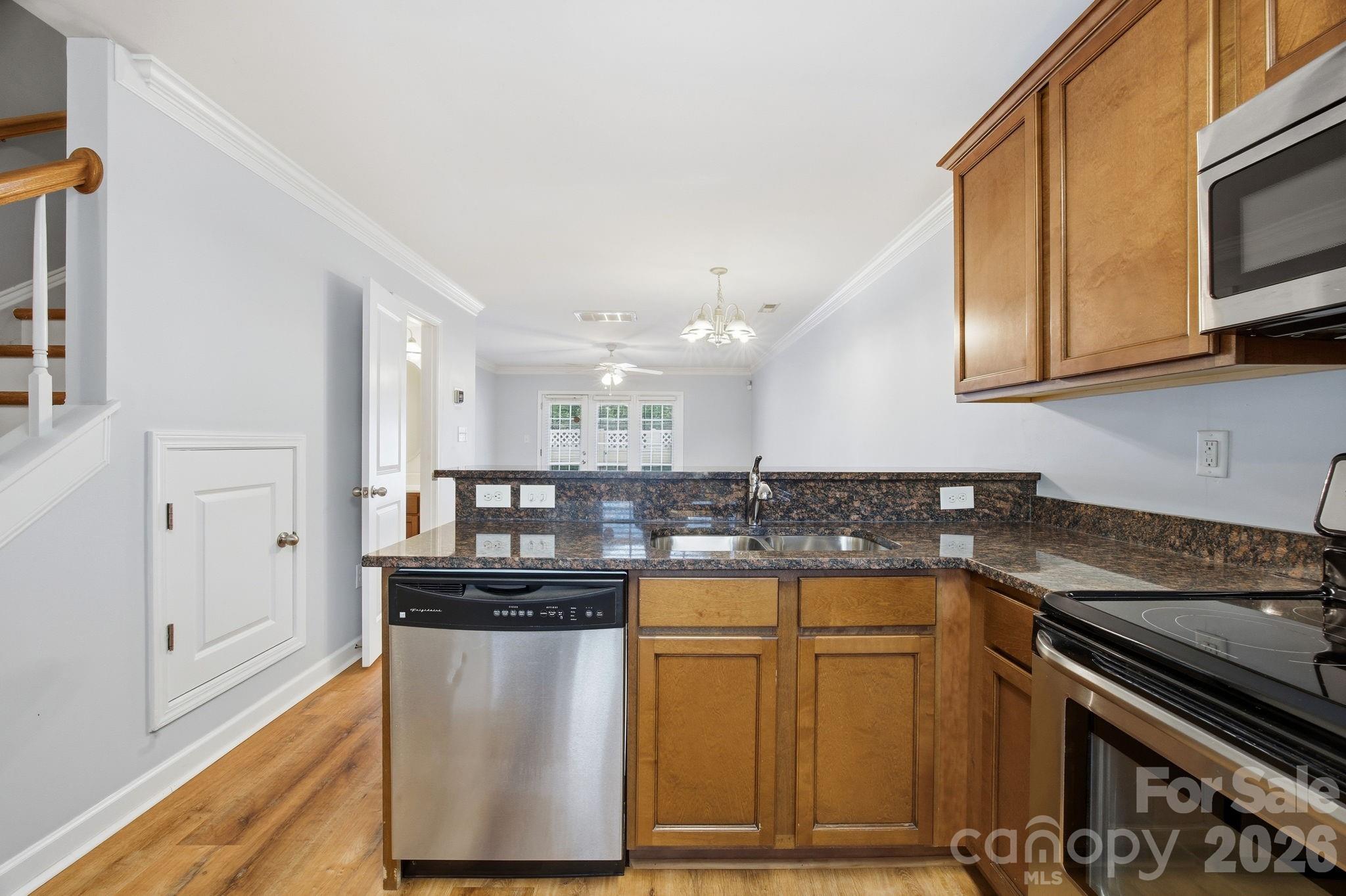 1215 Green Oaks Lane I Property Photo 7