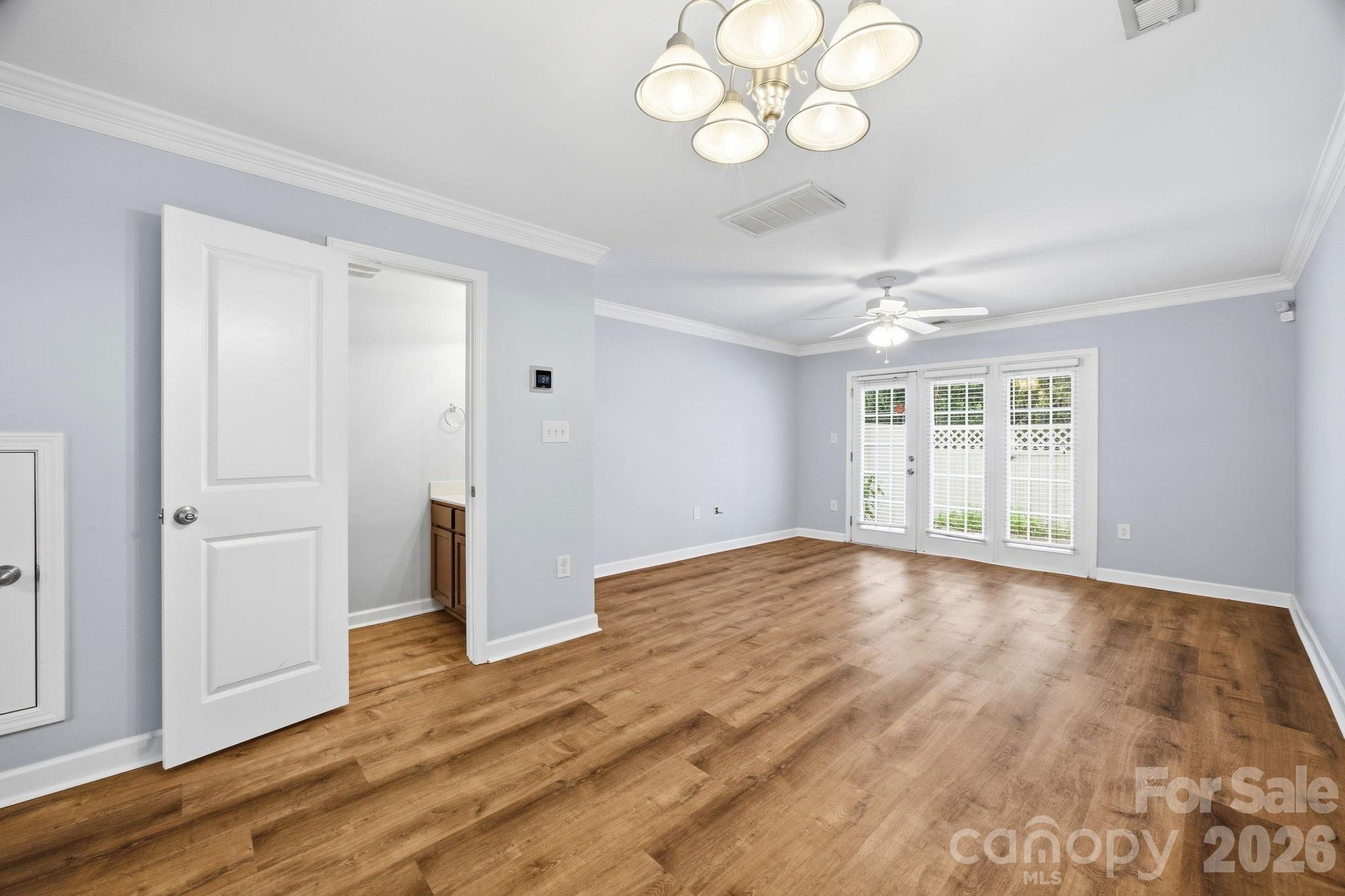 1215 Green Oaks Lane I Property Photo 10