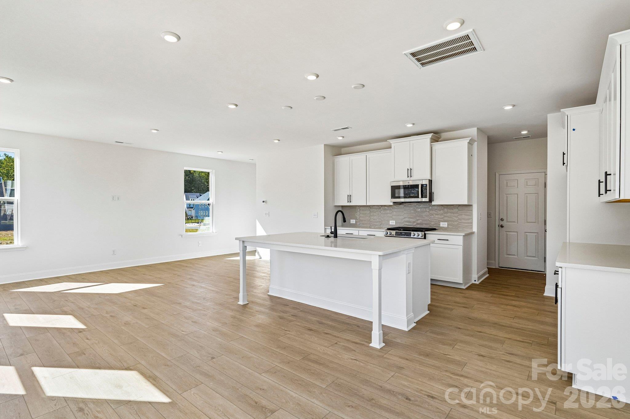 109 Plover Lane Property Photo 7