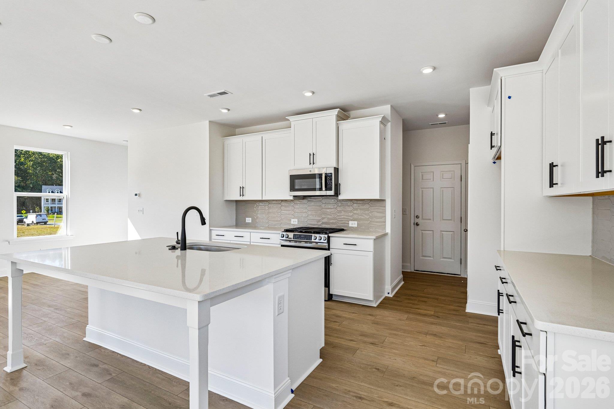 109 Plover Lane Property Photo 8