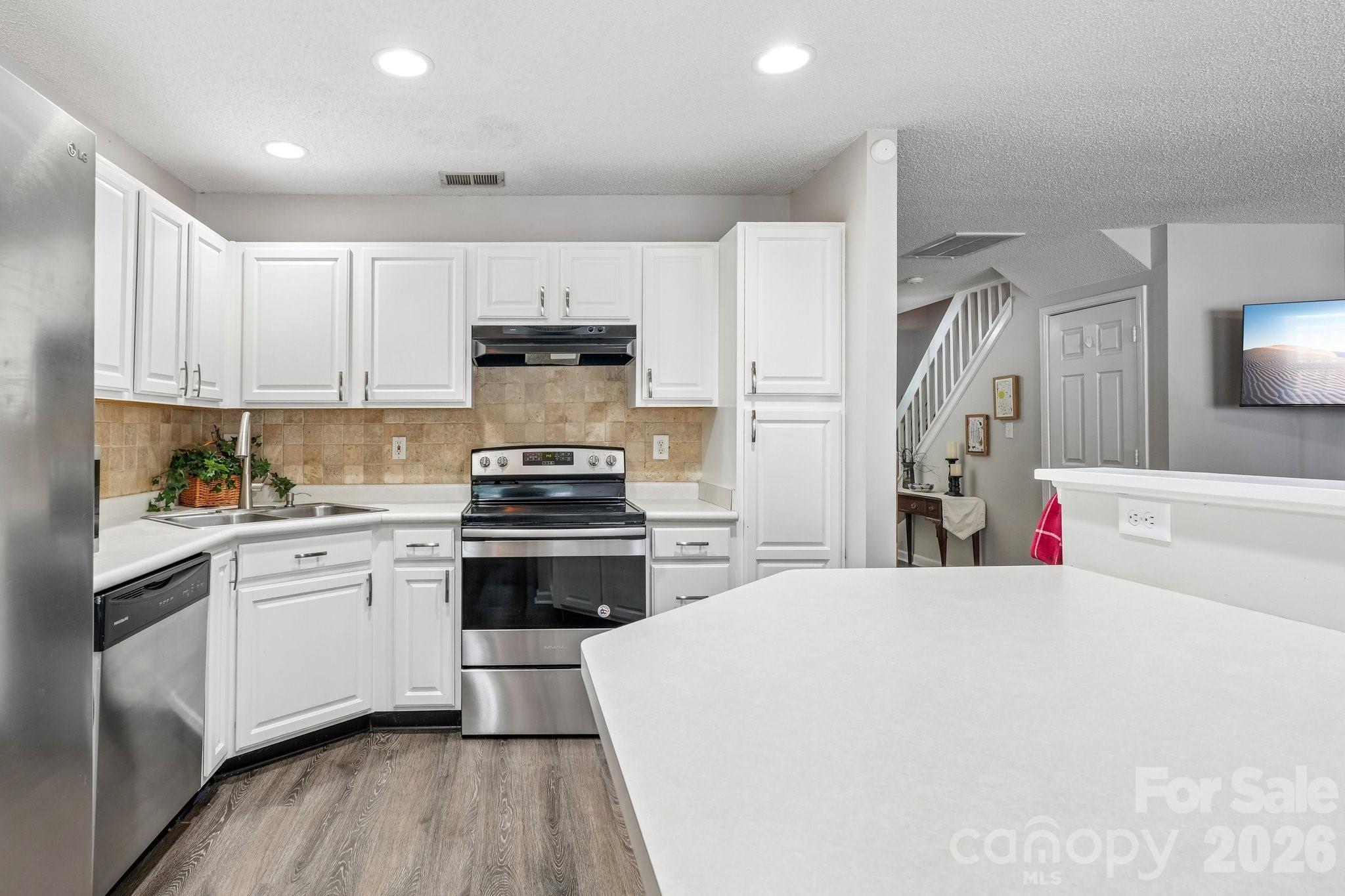 8406 Southgate Commons Drive Property Photo 10