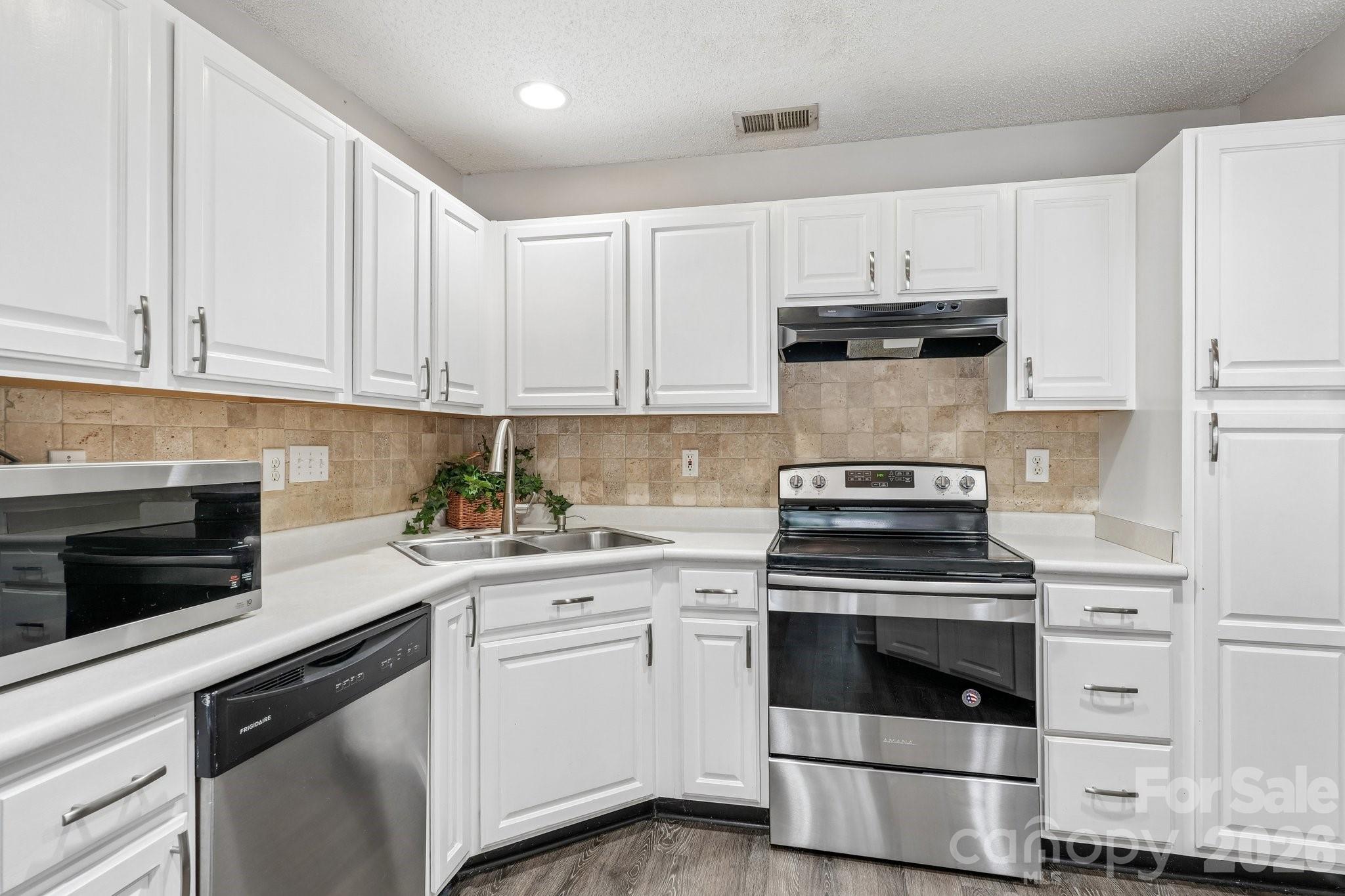 8406 Southgate Commons Drive Property Photo 11