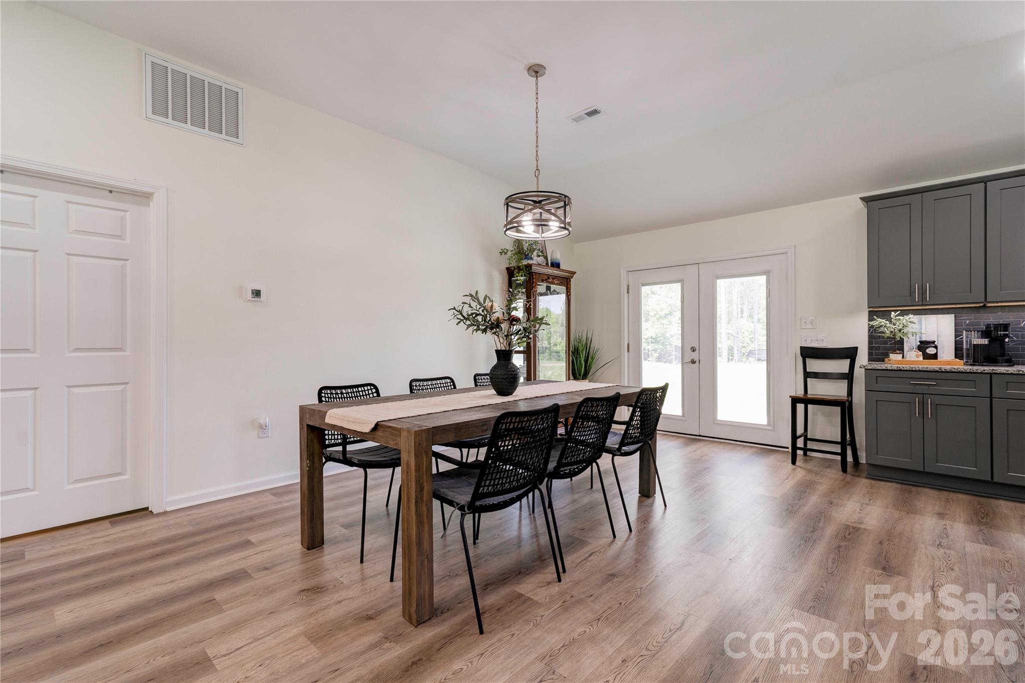 1733 Timber Drive Property Photo 8