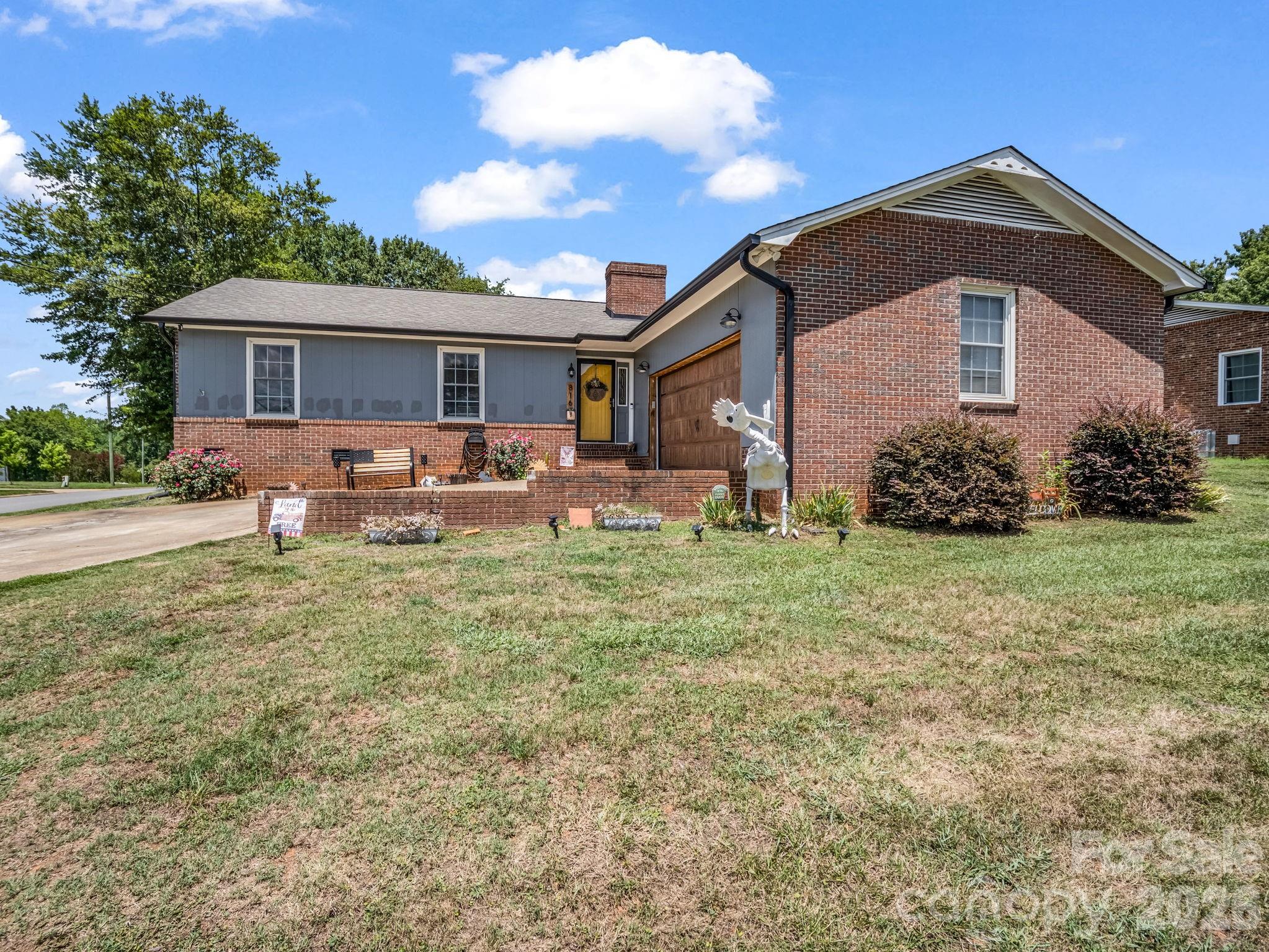 816 Rhodann Drive Property Photo 1