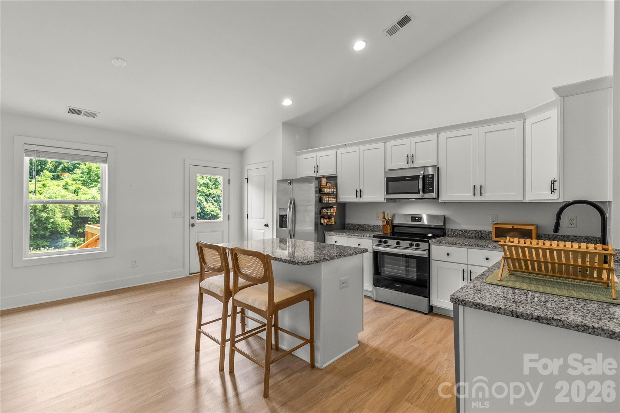 2412 Mintew Circle Property Photo 9