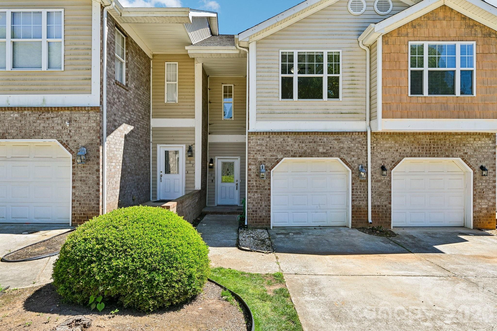 109 Sherman Oaks Lane