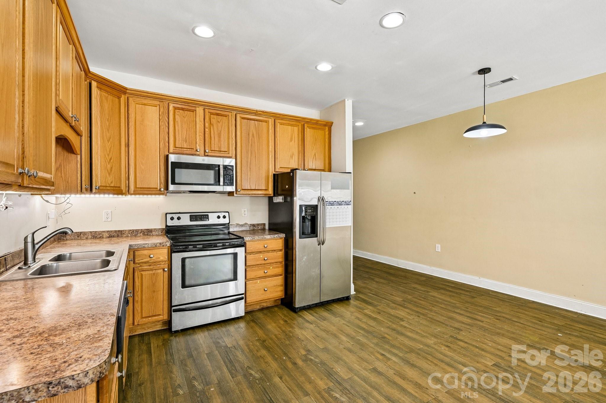 109 Sherman Oaks Lane Property Photo 9
