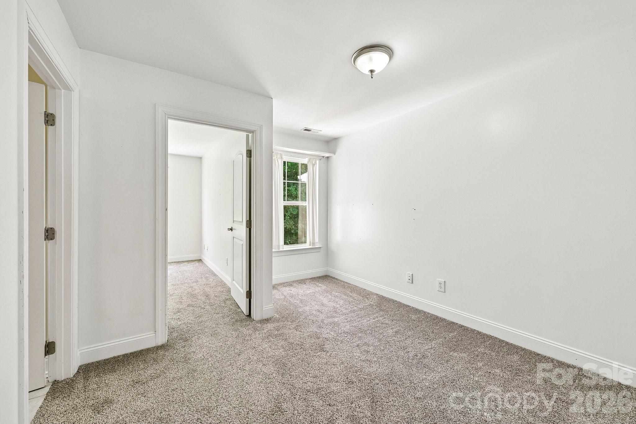 109 Sherman Oaks Lane Property Photo 10