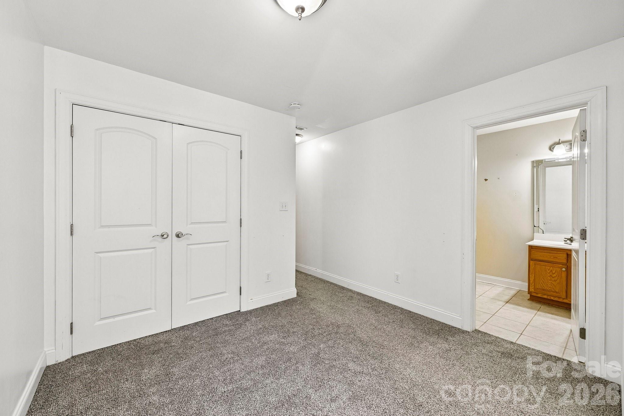 109 Sherman Oaks Lane Property Photo 11