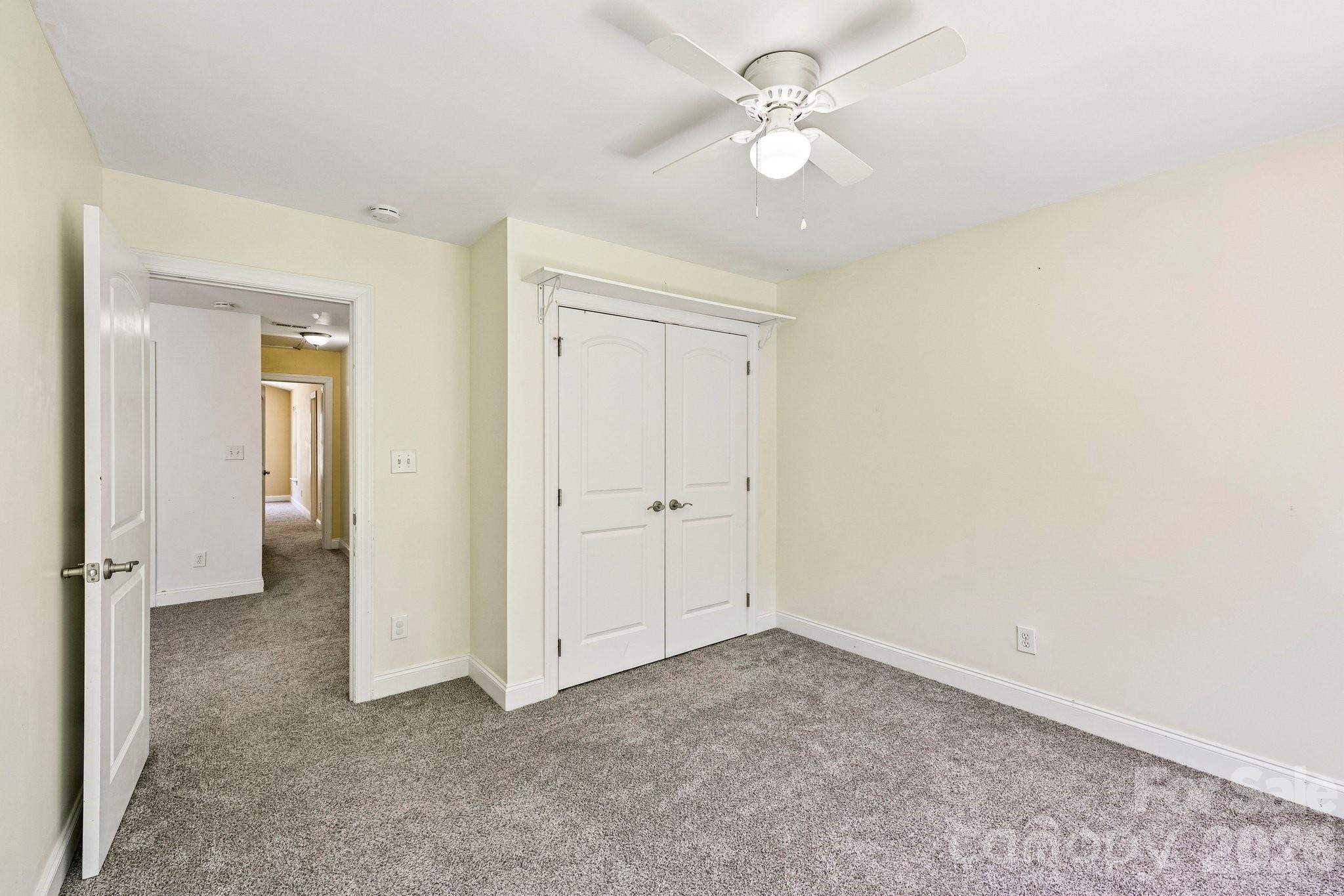 109 Sherman Oaks Lane Property Photo 15