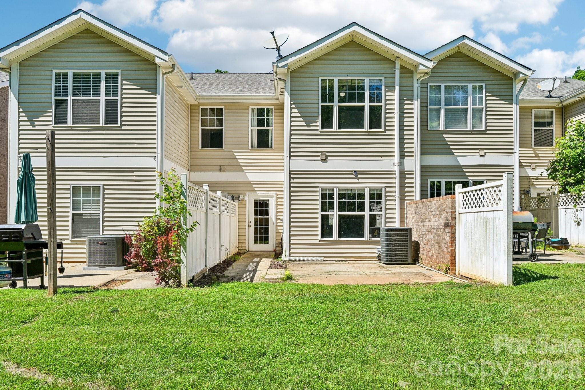 109 Sherman Oaks Lane Property Photo 22