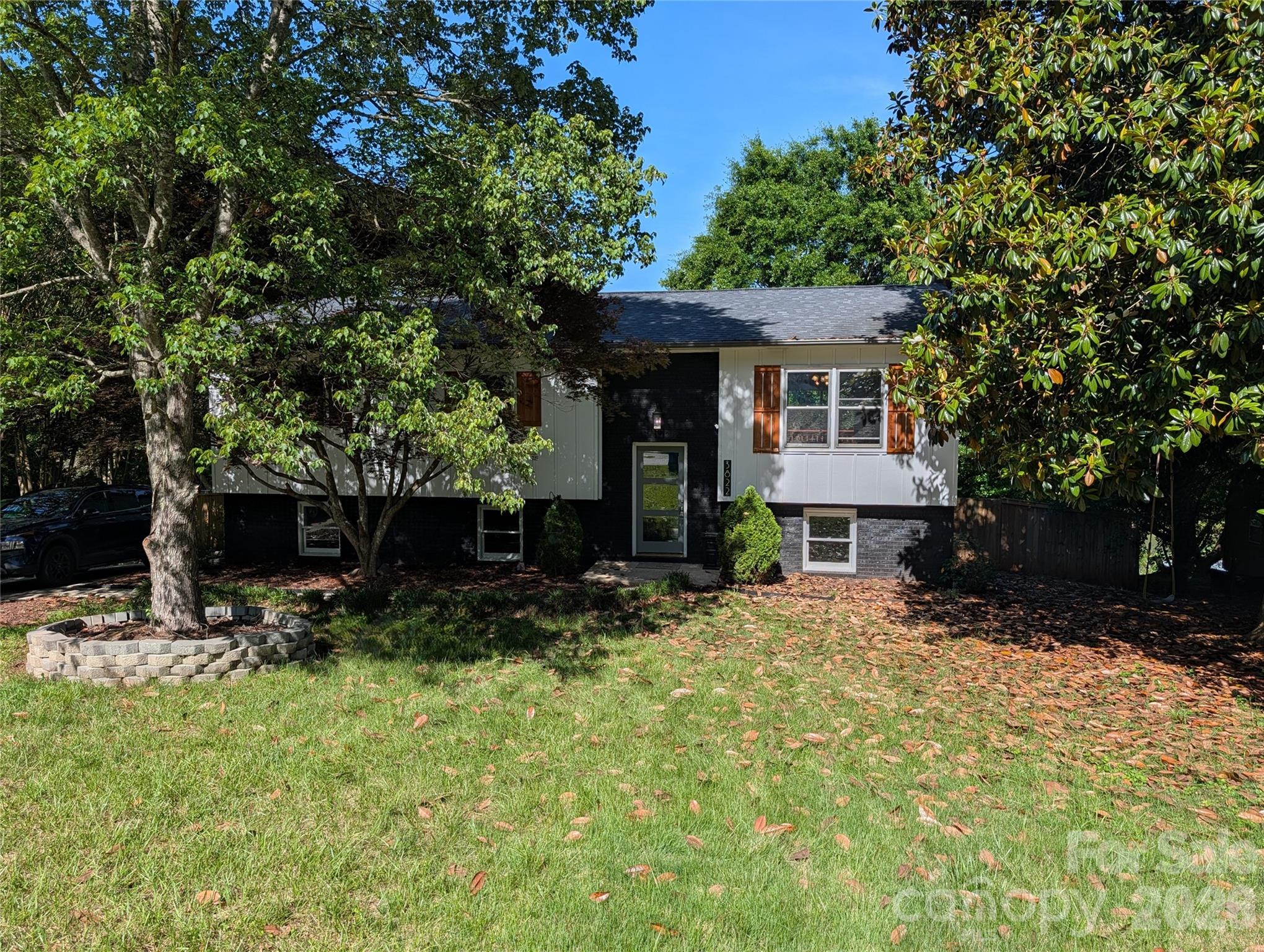 3822 Newhall Drive Property Photo 2