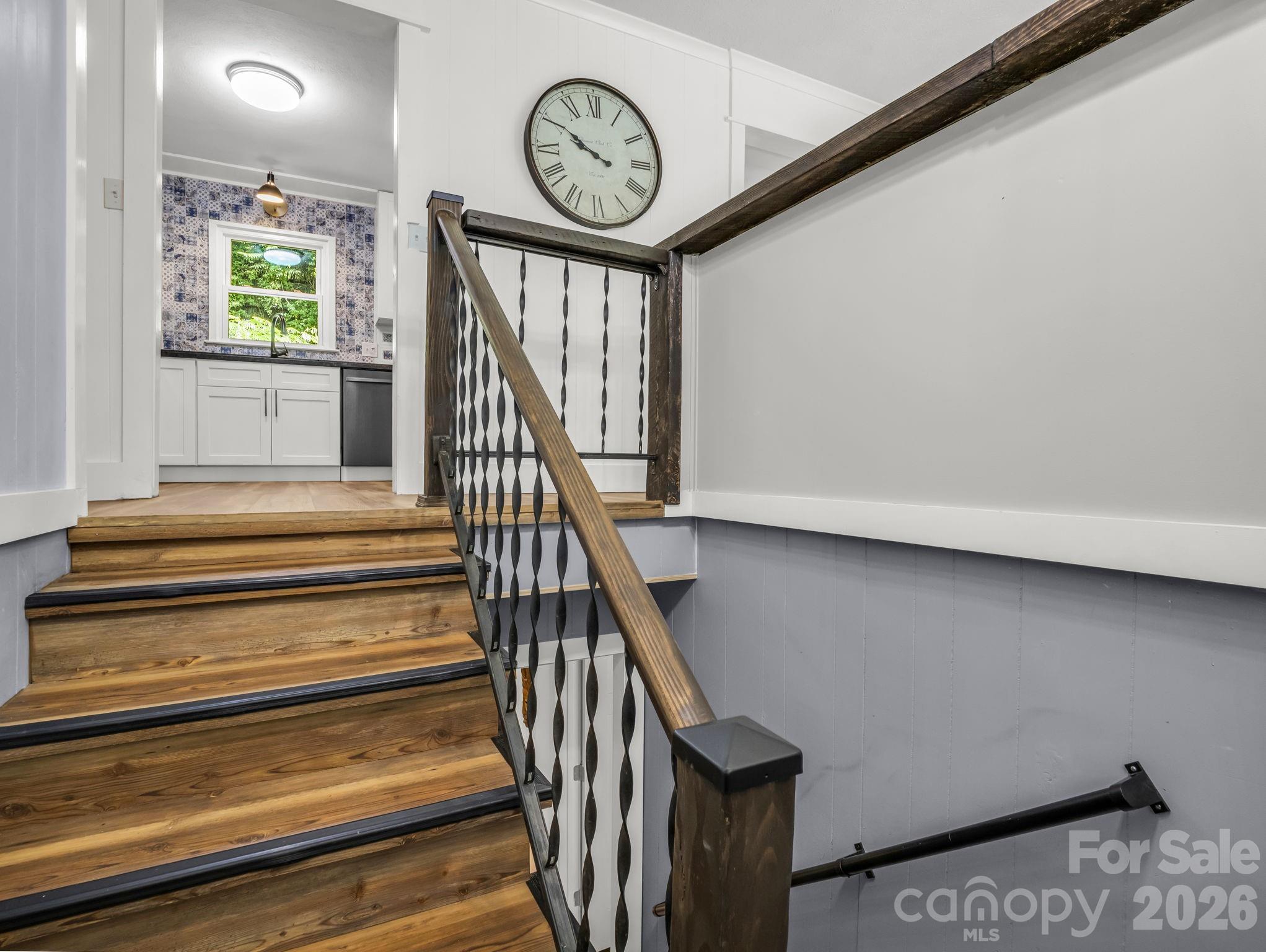 395 E Howard Street Property Photo 5