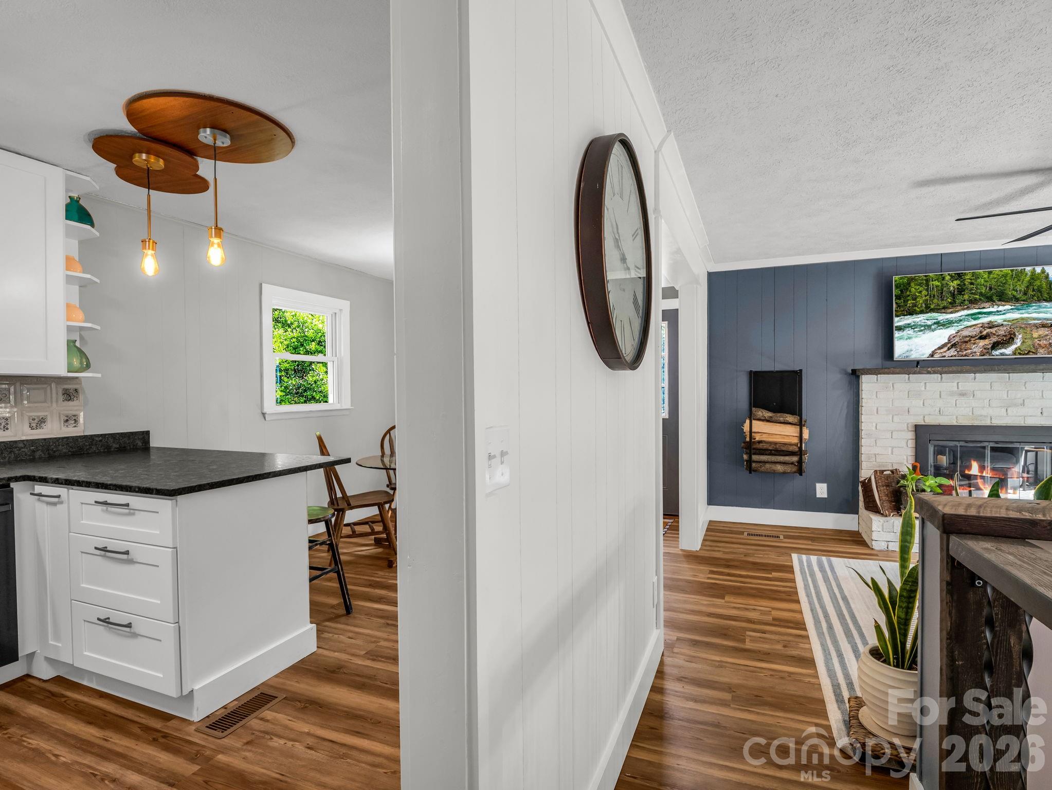 395 E Howard Street Property Photo 6