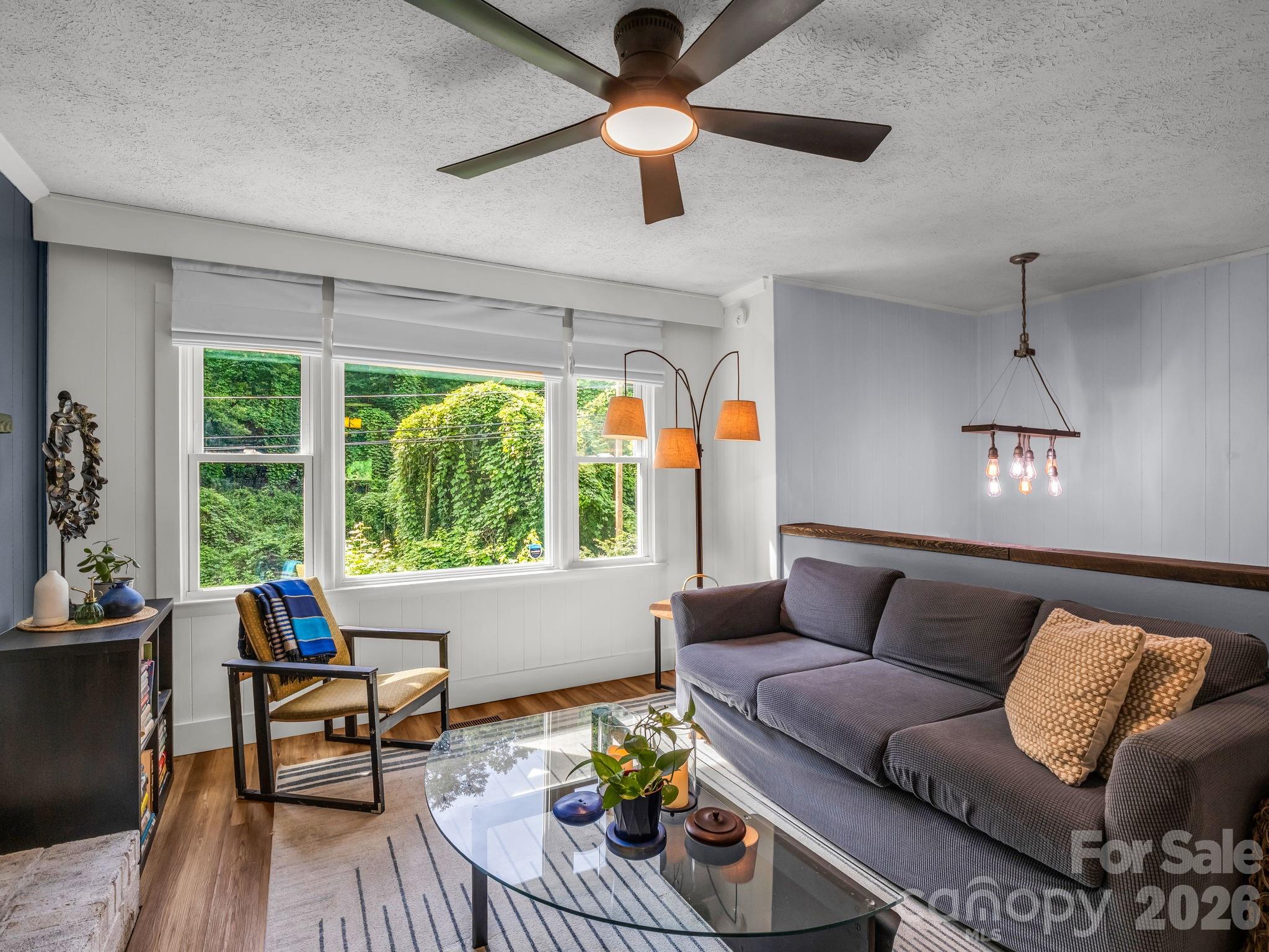395 E Howard Street Property Photo 10