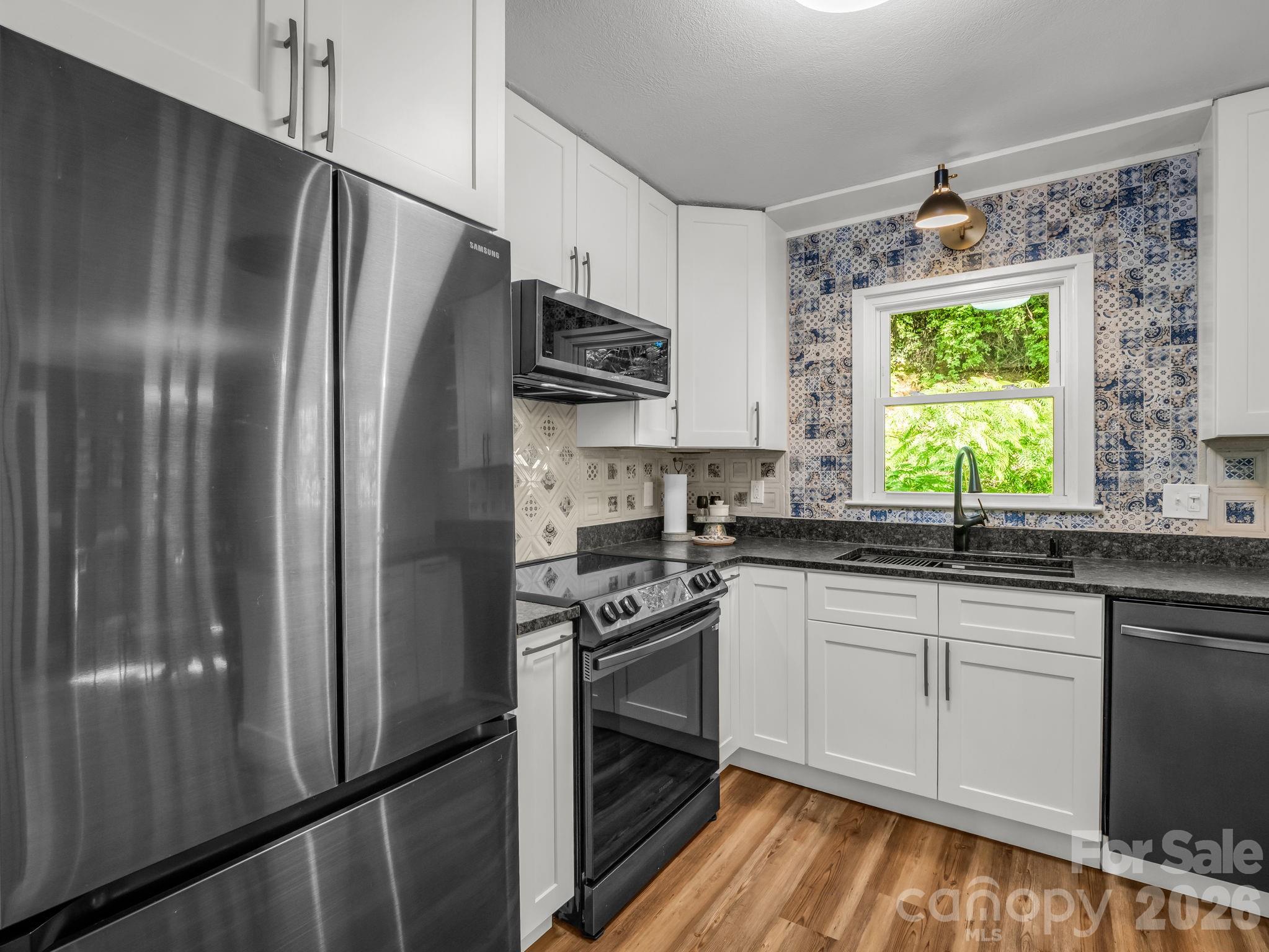 395 E Howard Street Property Photo 14