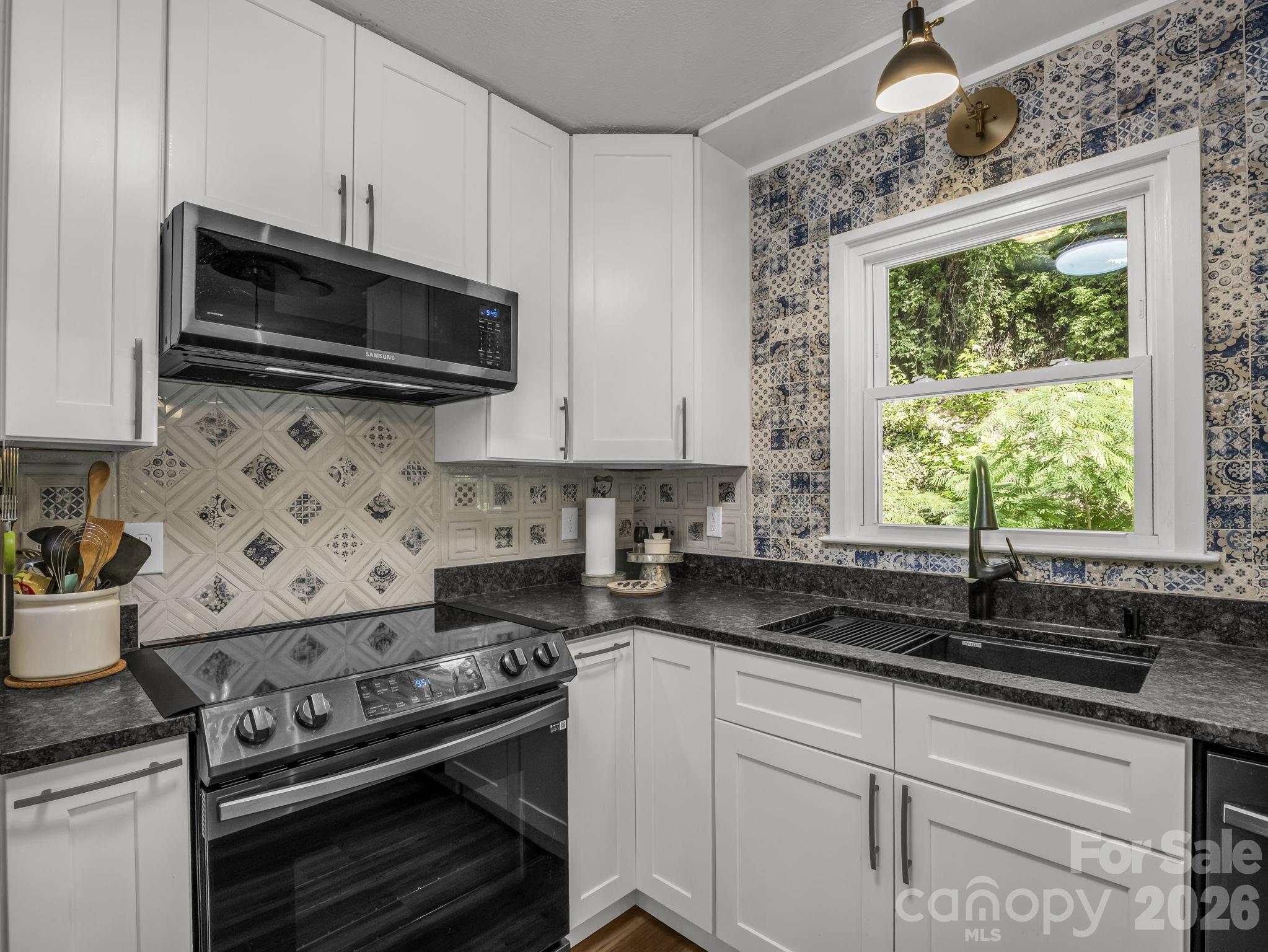 395 E Howard Street Property Photo 15