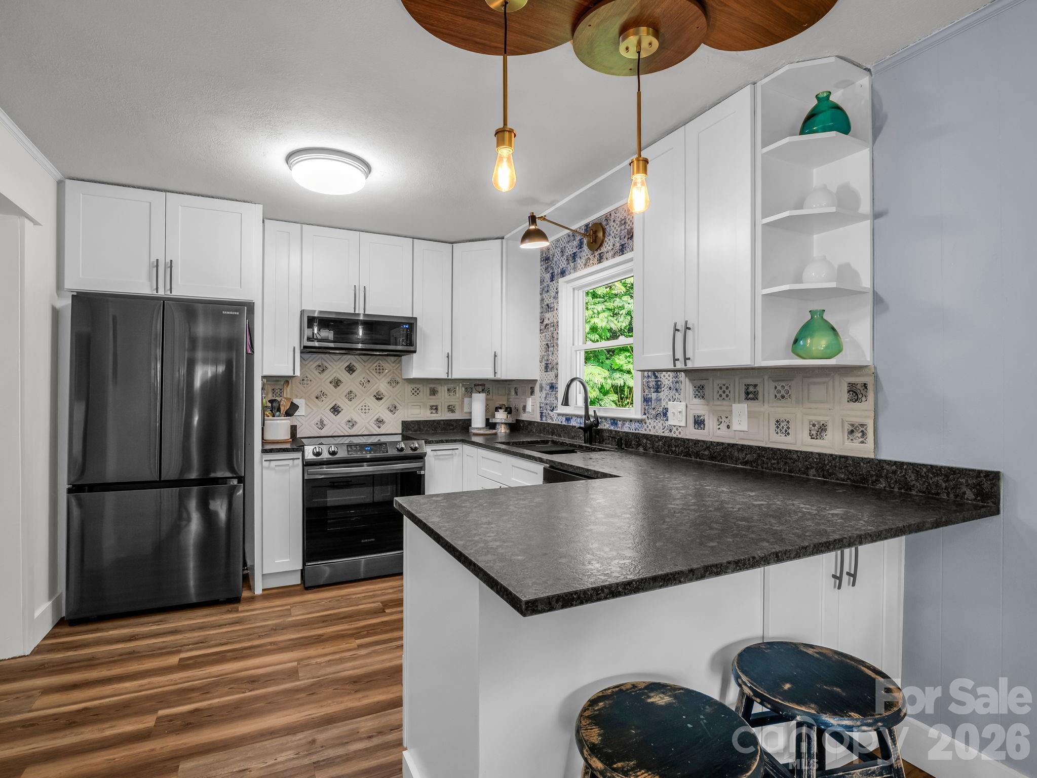 395 E Howard Street Property Photo 16