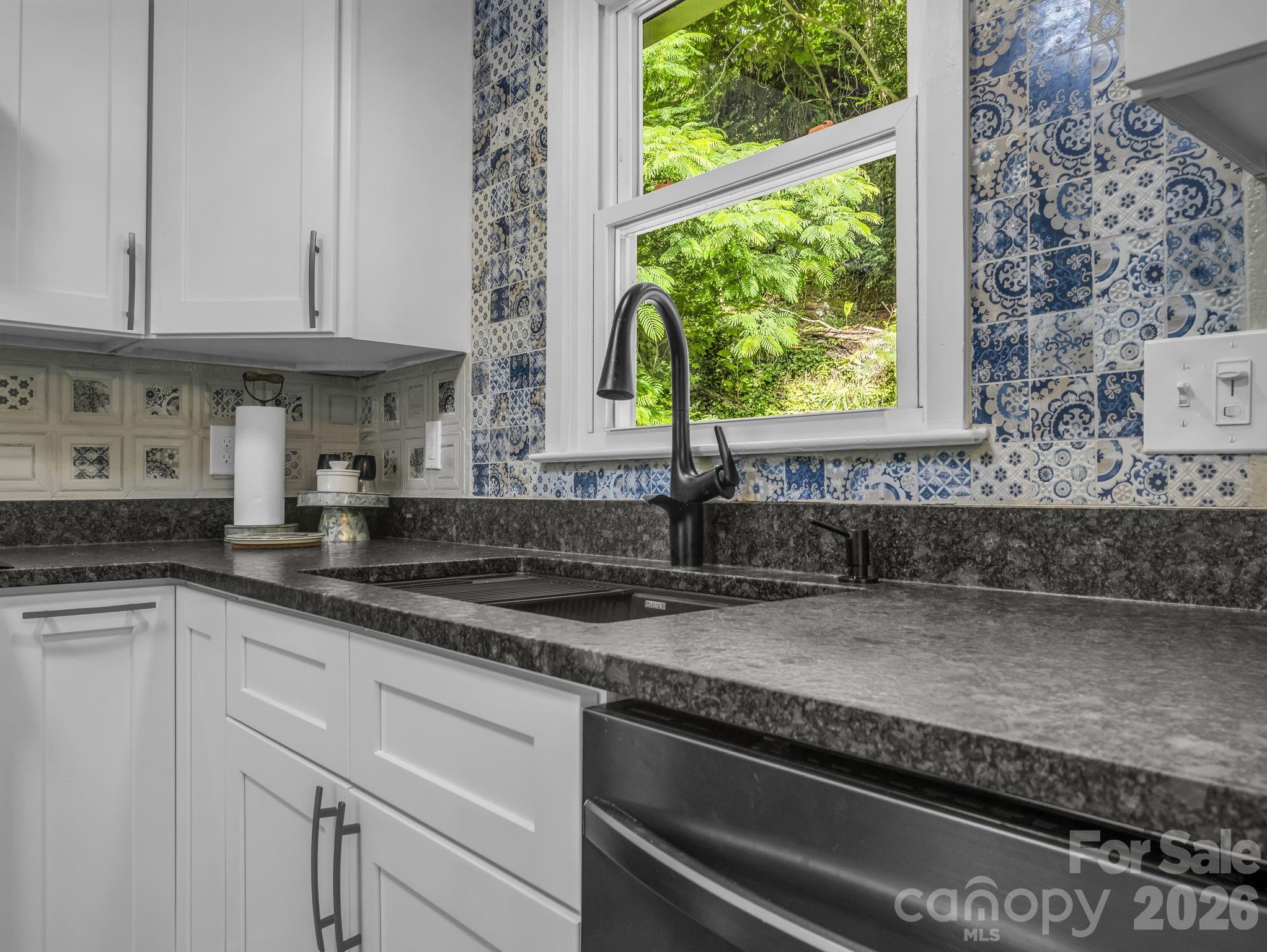 395 E Howard Street Property Photo 17