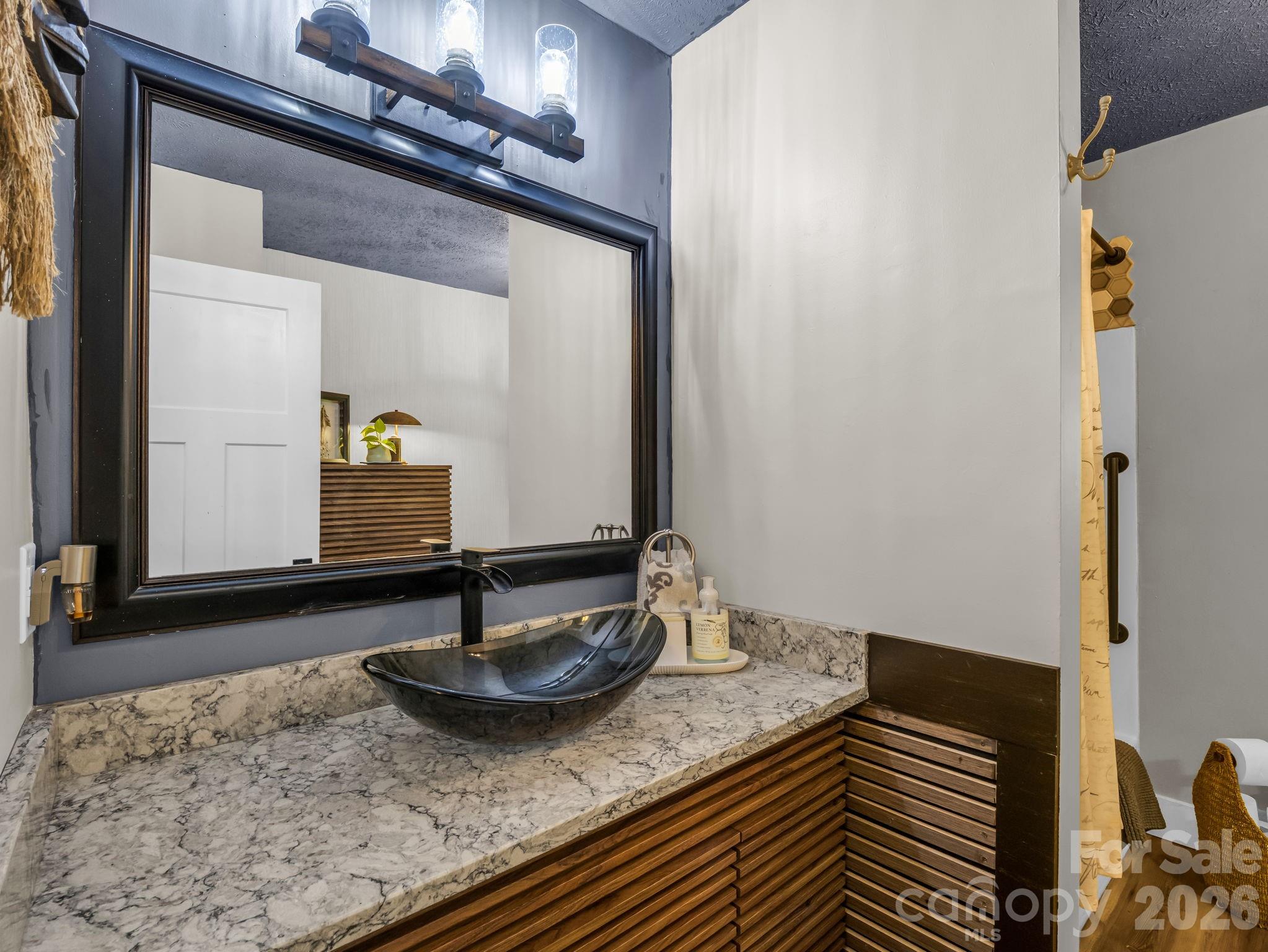 395 E Howard Street Property Photo 21