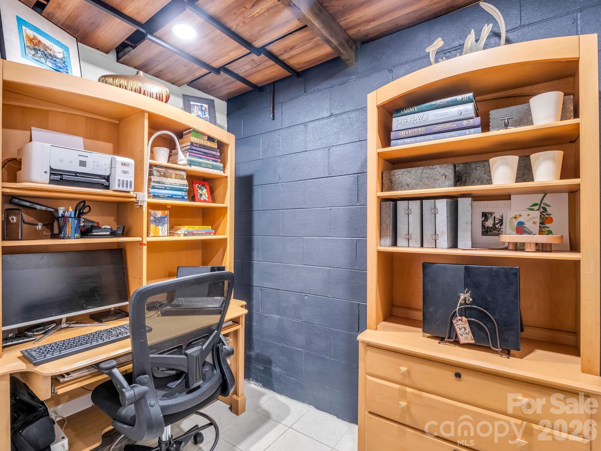 395 E Howard Street Property Photo 41