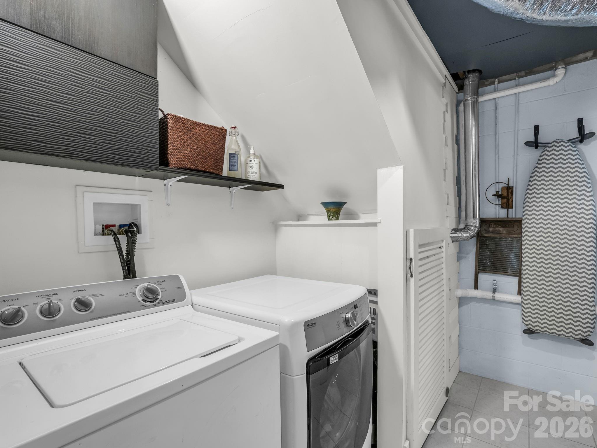 395 E Howard Street Property Photo 43