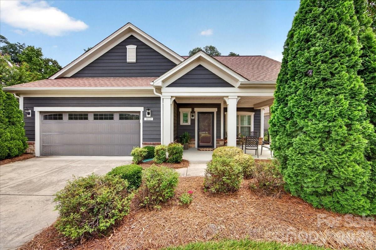 1012 Avalon Place Property Photo 1
