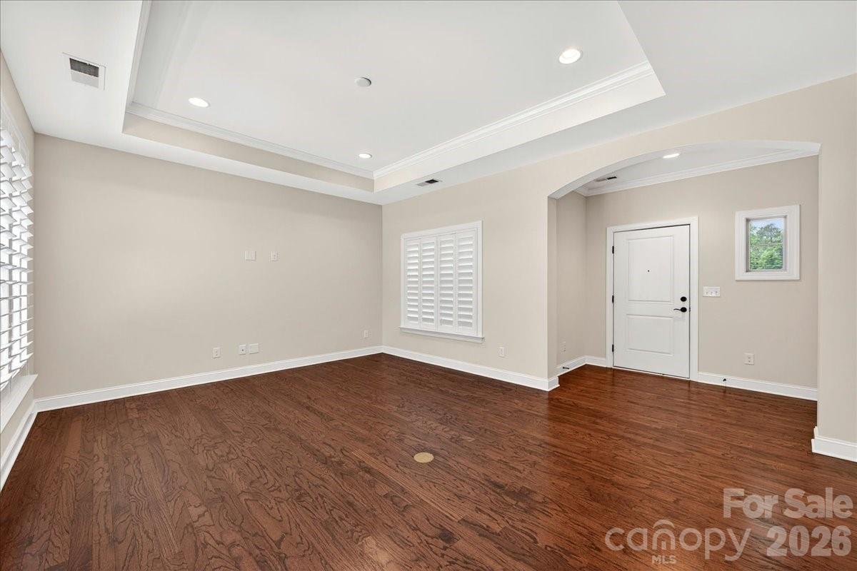 1012 Avalon Place Property Photo 5