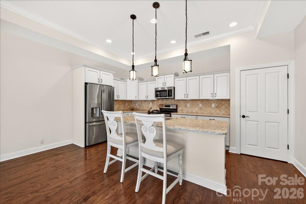 1012 Avalon Place Property Photo 13