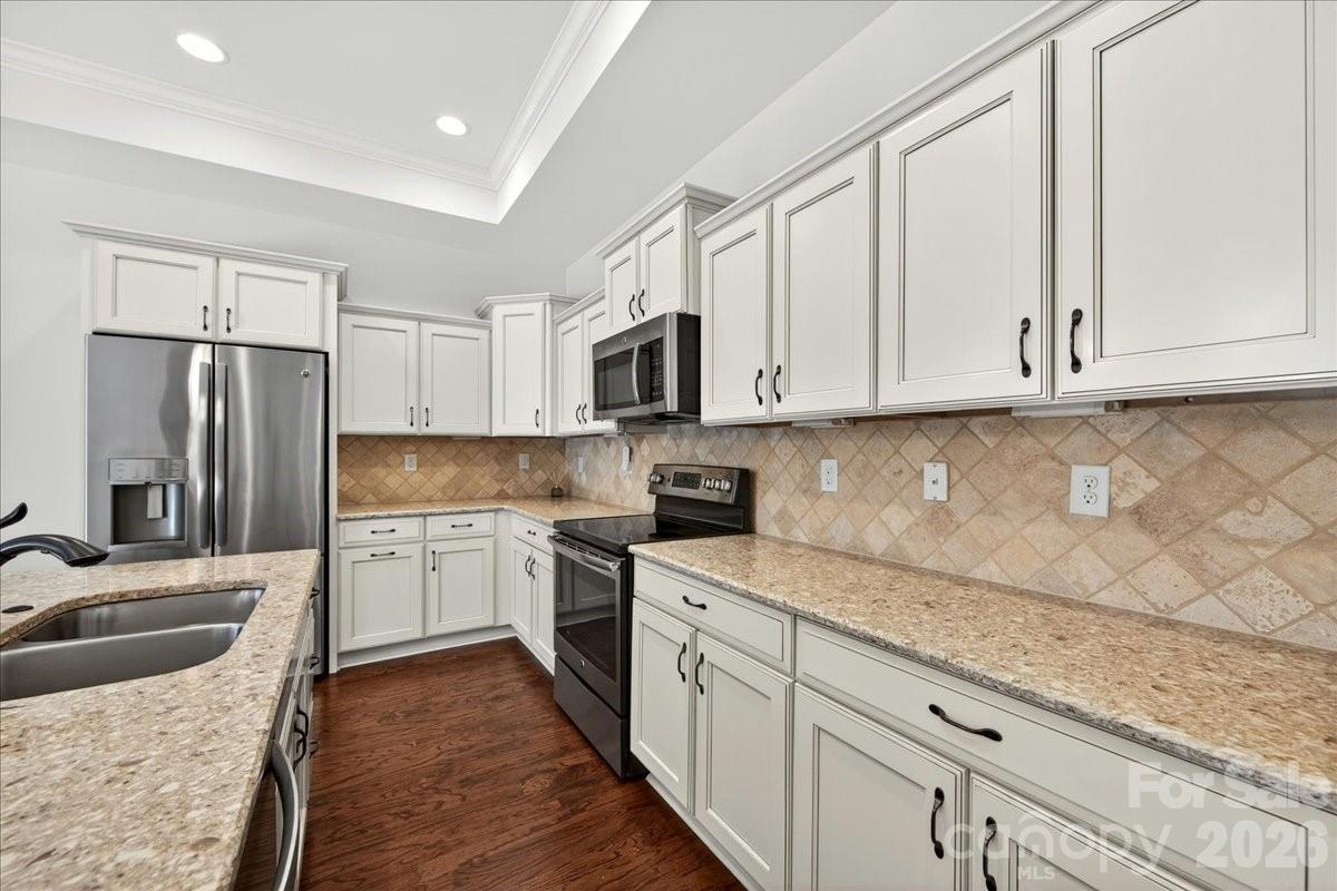1012 Avalon Place Property Photo 18