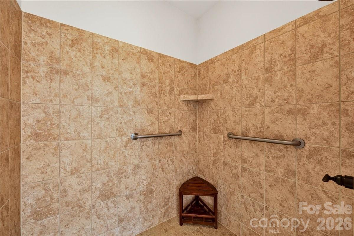 1012 Avalon Place Property Photo 29