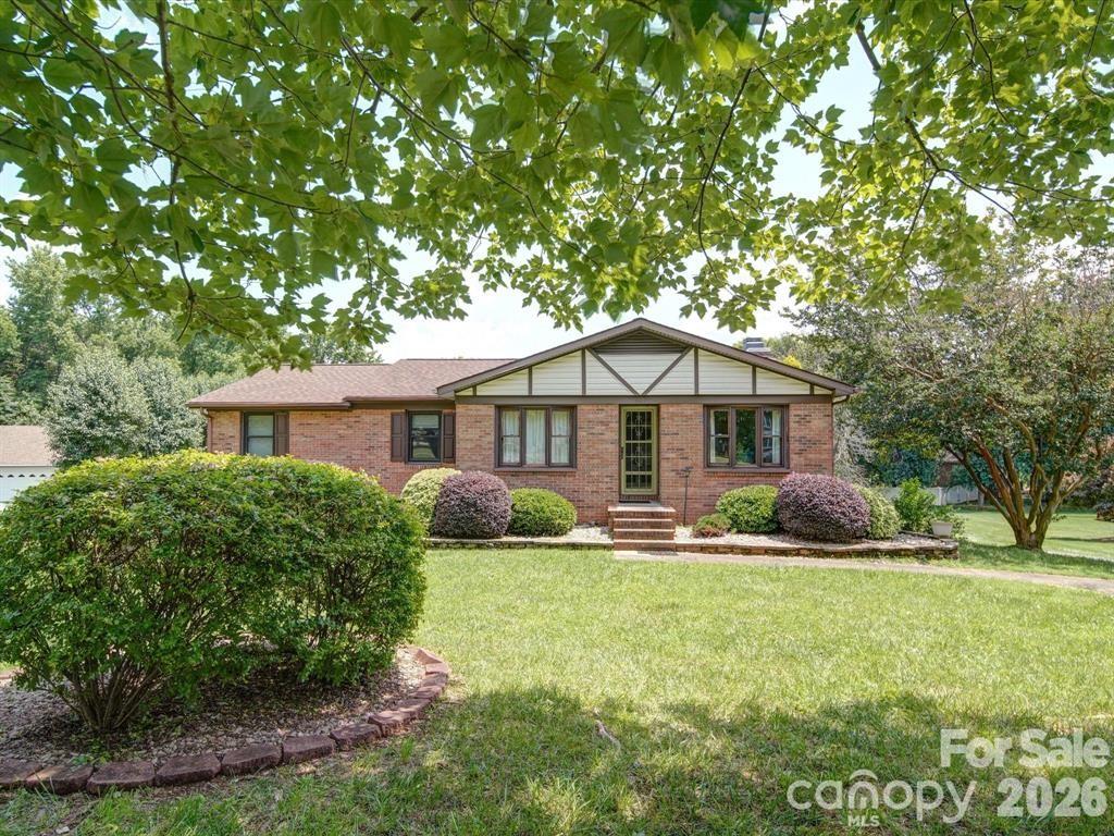 627 Lancer Court Property Photo 1