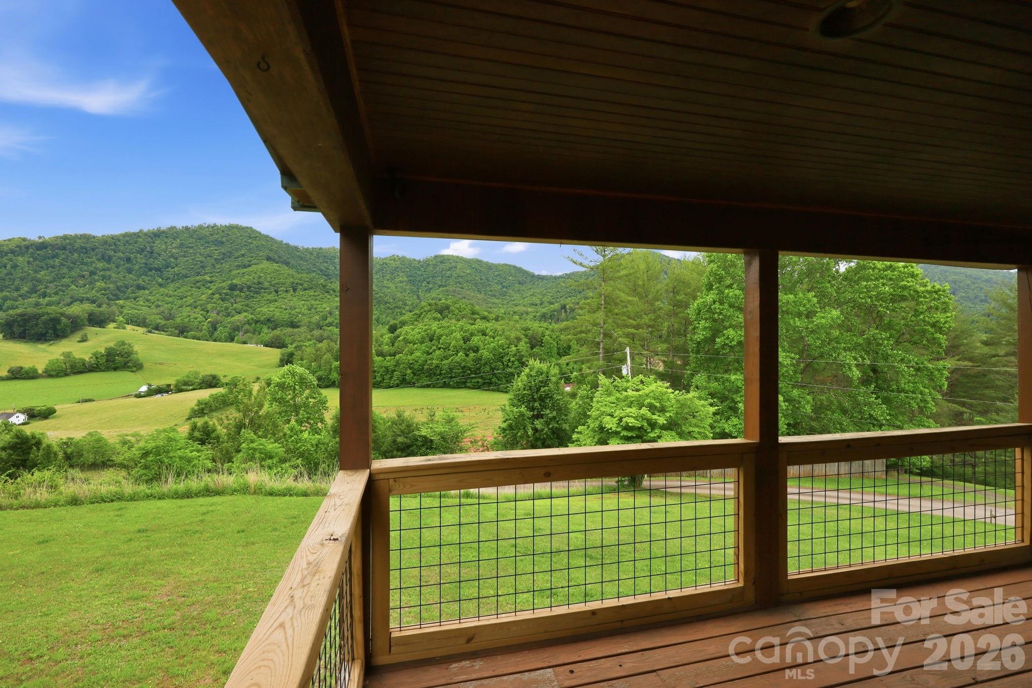 168 Barefoot Cove Property Photo 3