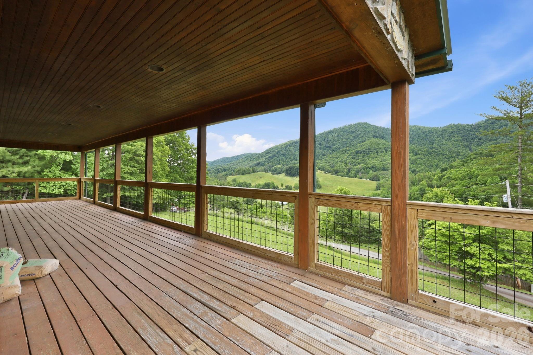 168 Barefoot Cove Property Photo 4