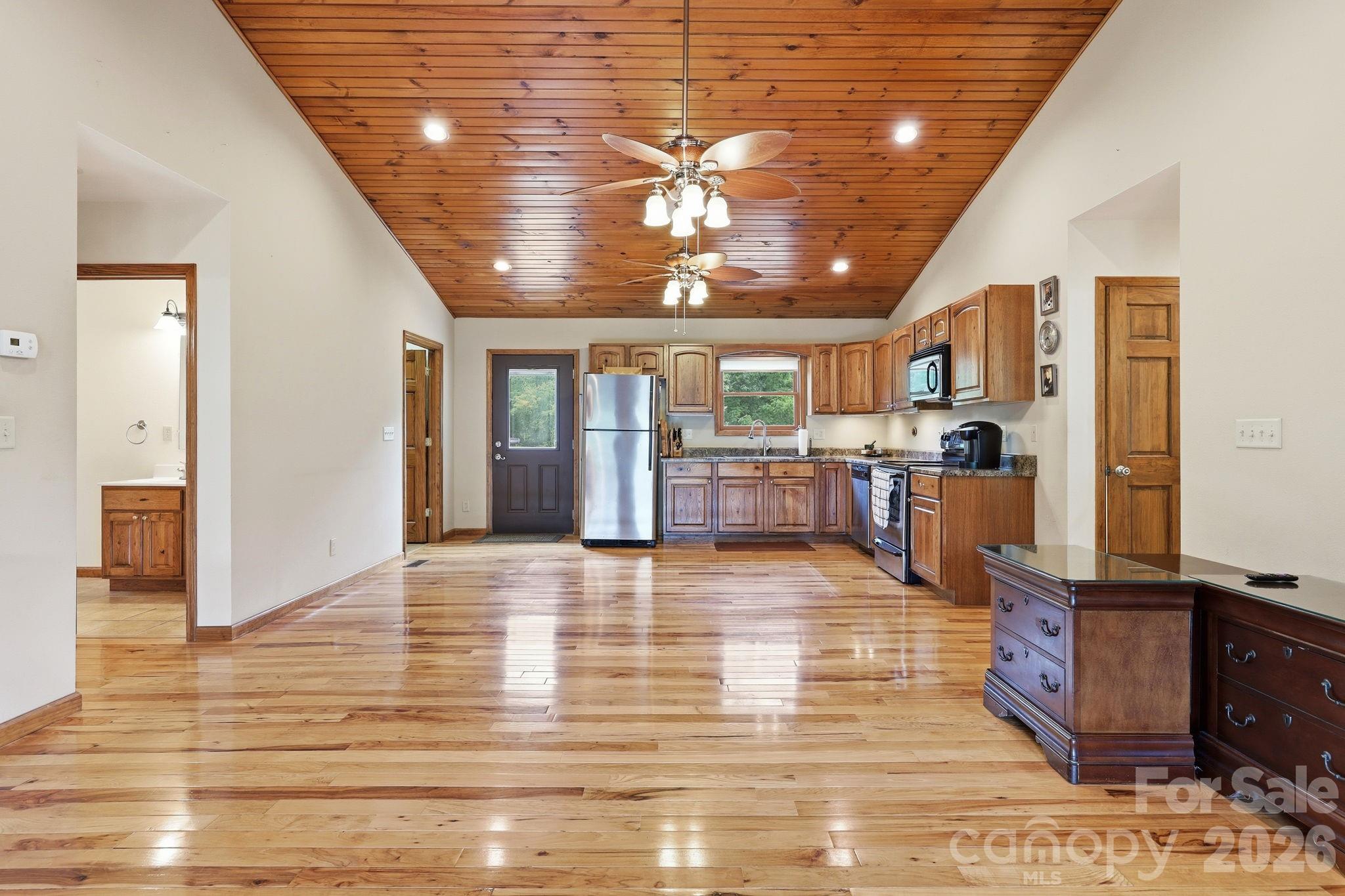 168 Barefoot Cove Property Photo 7