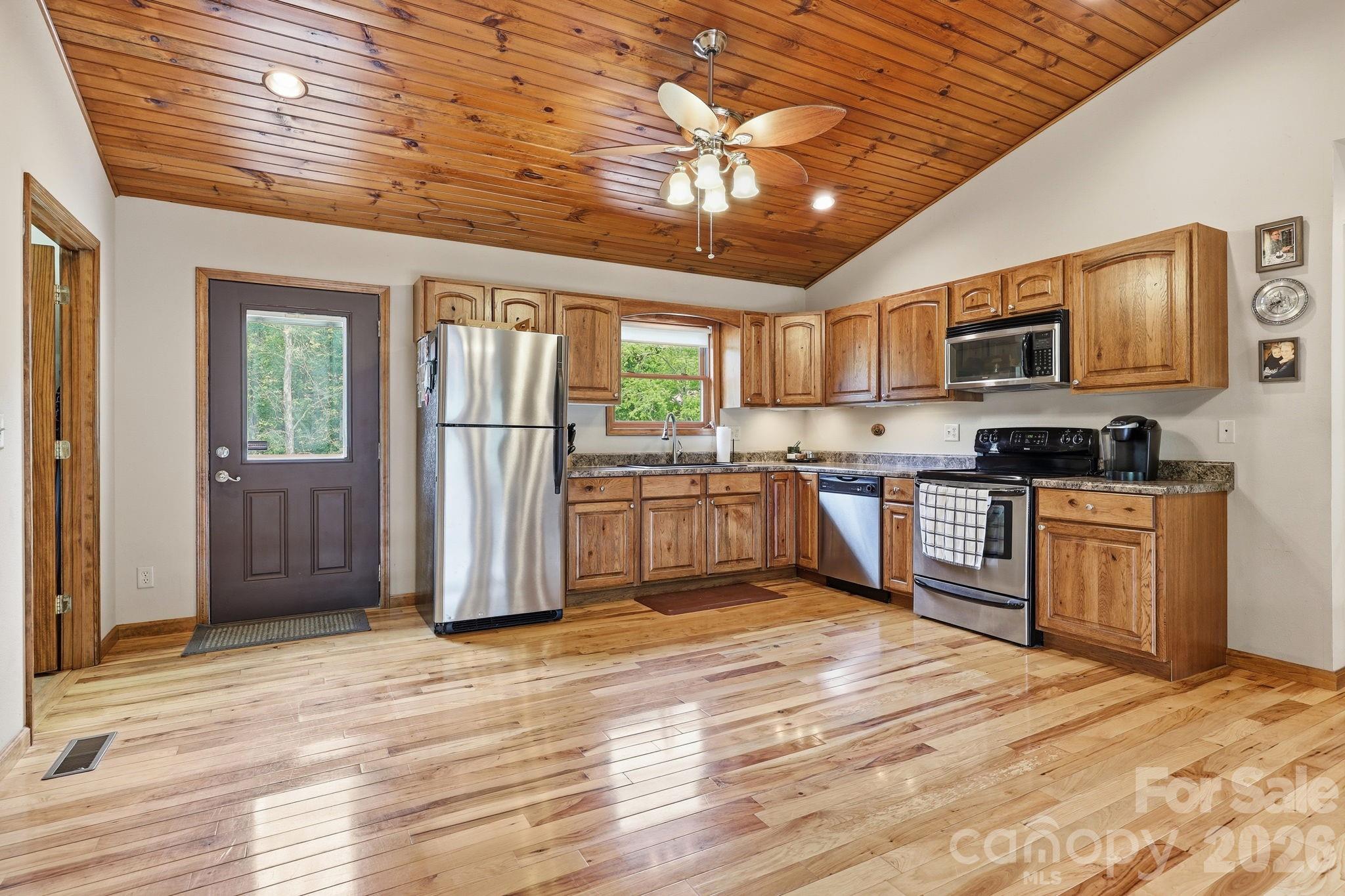 168 Barefoot Cove Property Photo 8