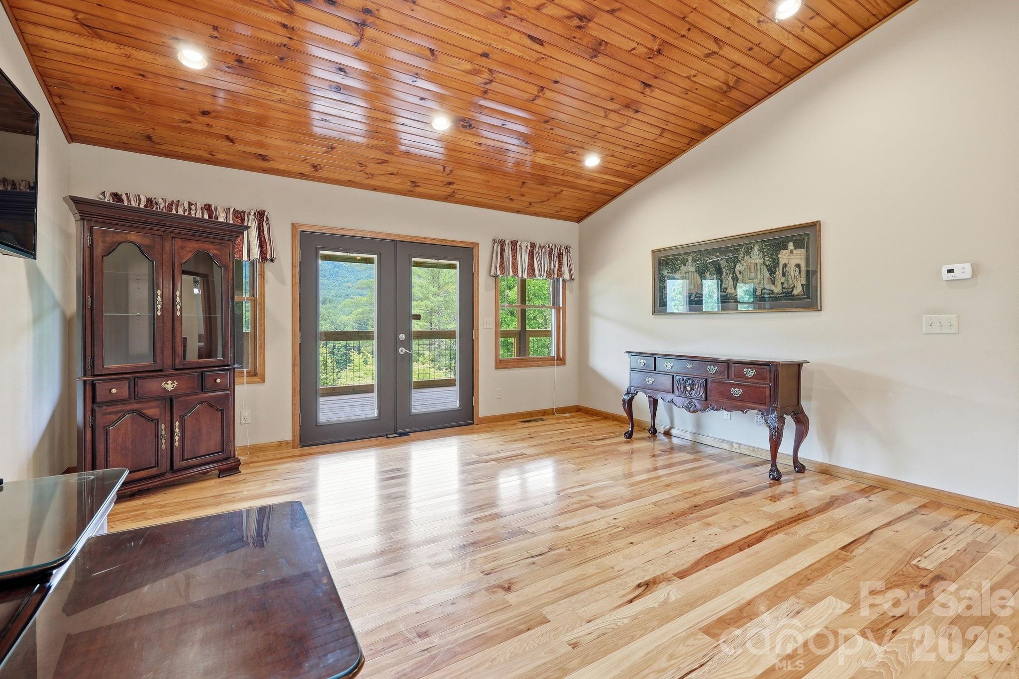 168 Barefoot Cove Property Photo 12