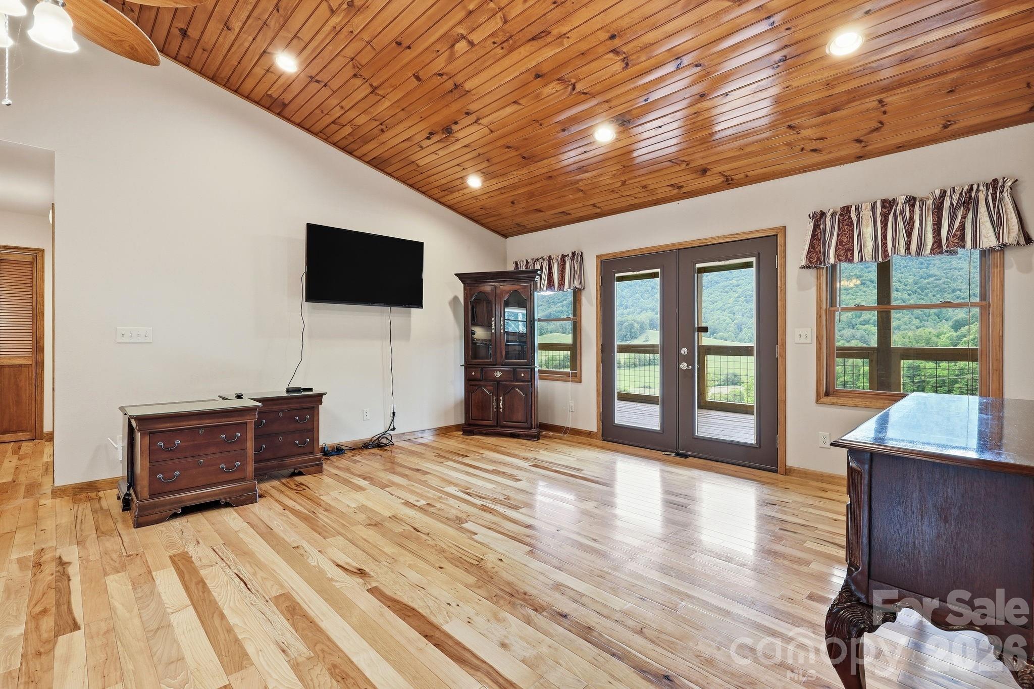 168 Barefoot Cove Property Photo 14