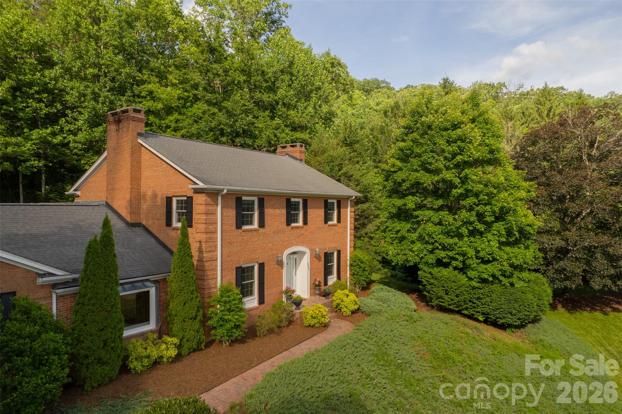 425 Sondley Woods Place Property Photo 1