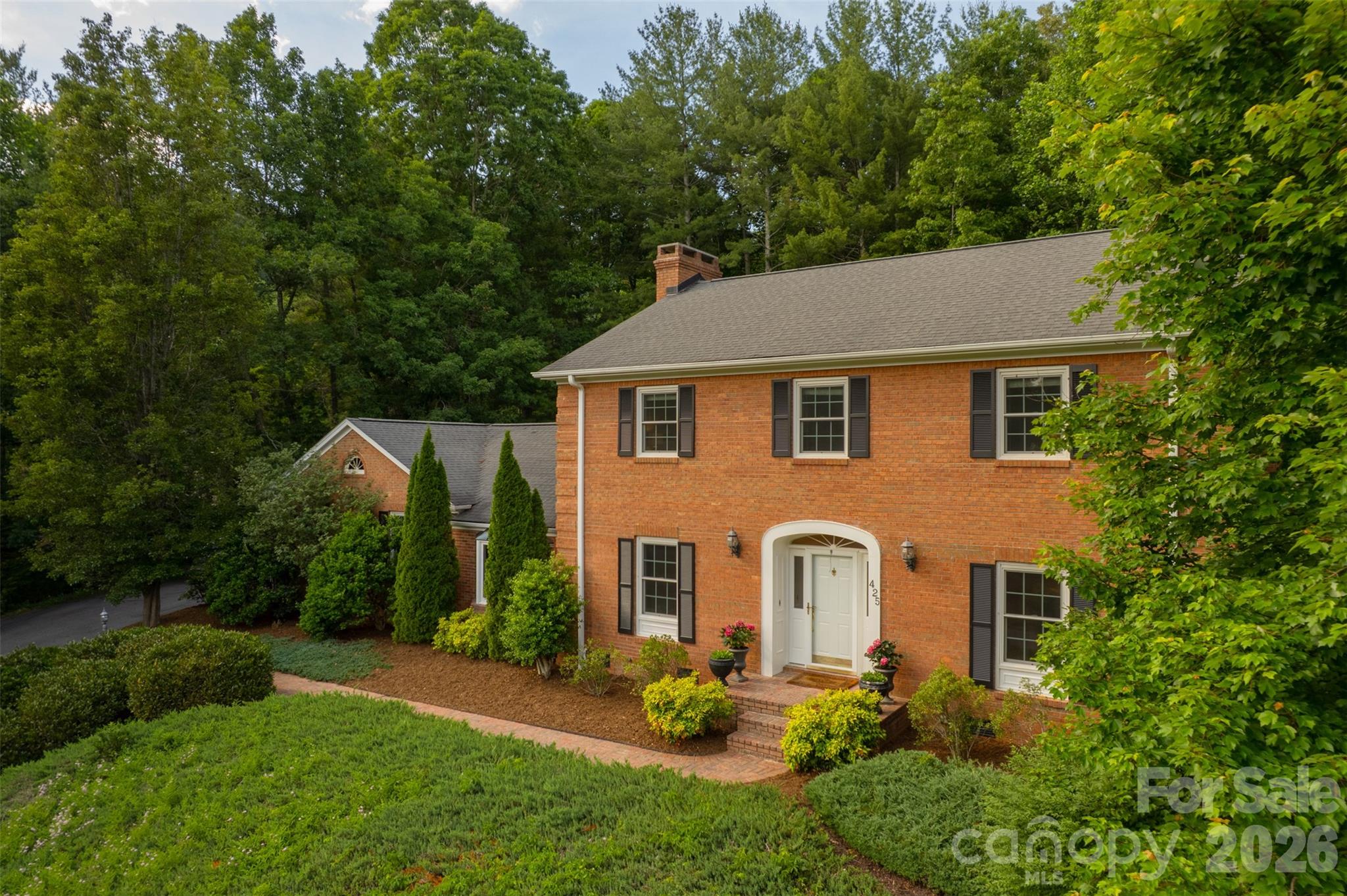 425 Sondley Woods Place Property Photo 3