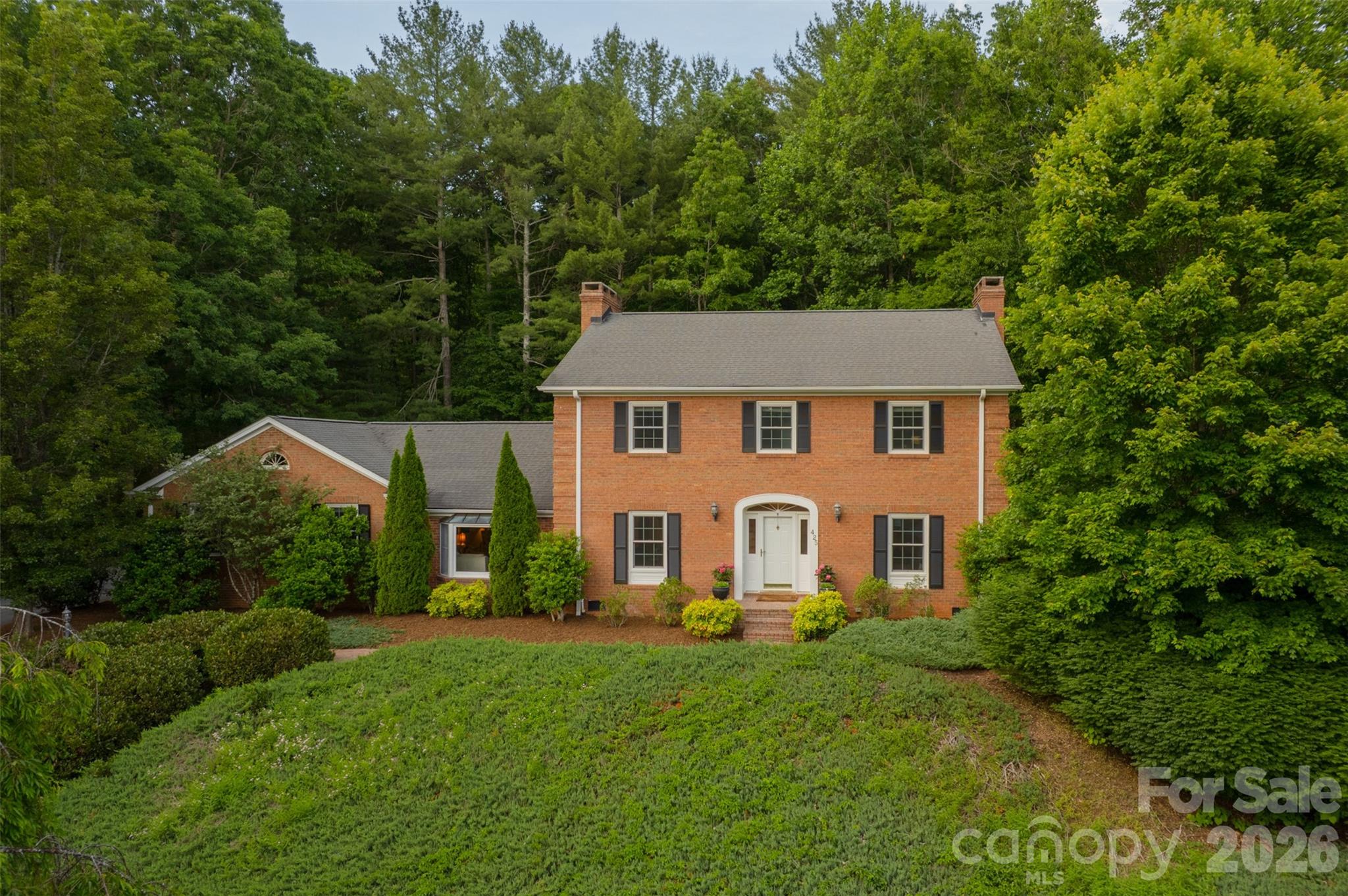 425 Sondley Woods Place Property Photo 4
