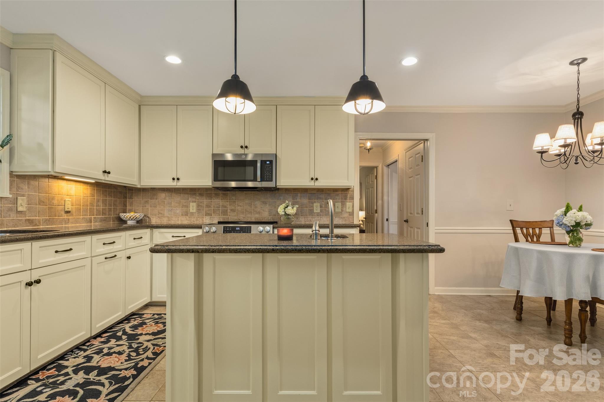 425 Sondley Woods Place Property Photo 13