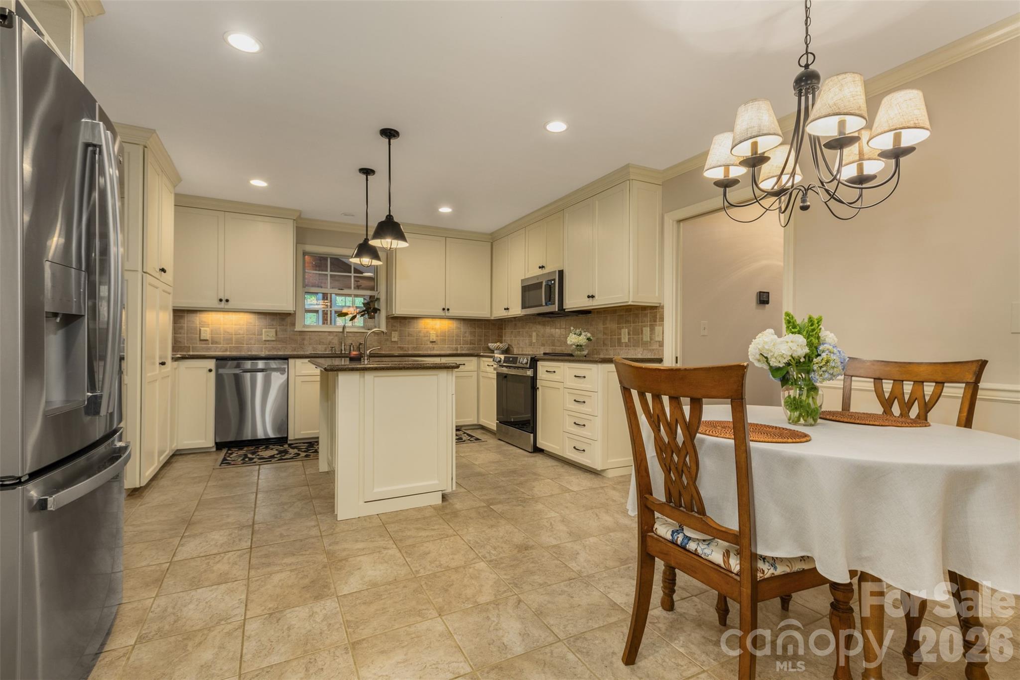 425 Sondley Woods Place Property Photo 14