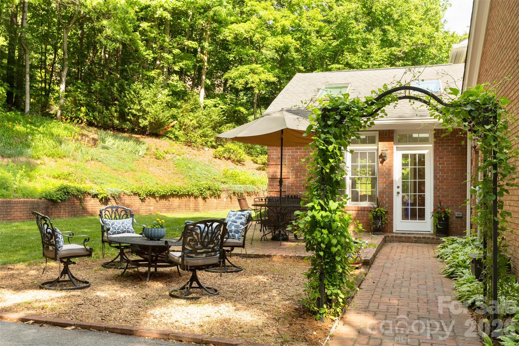 425 Sondley Woods Place Property Photo 34