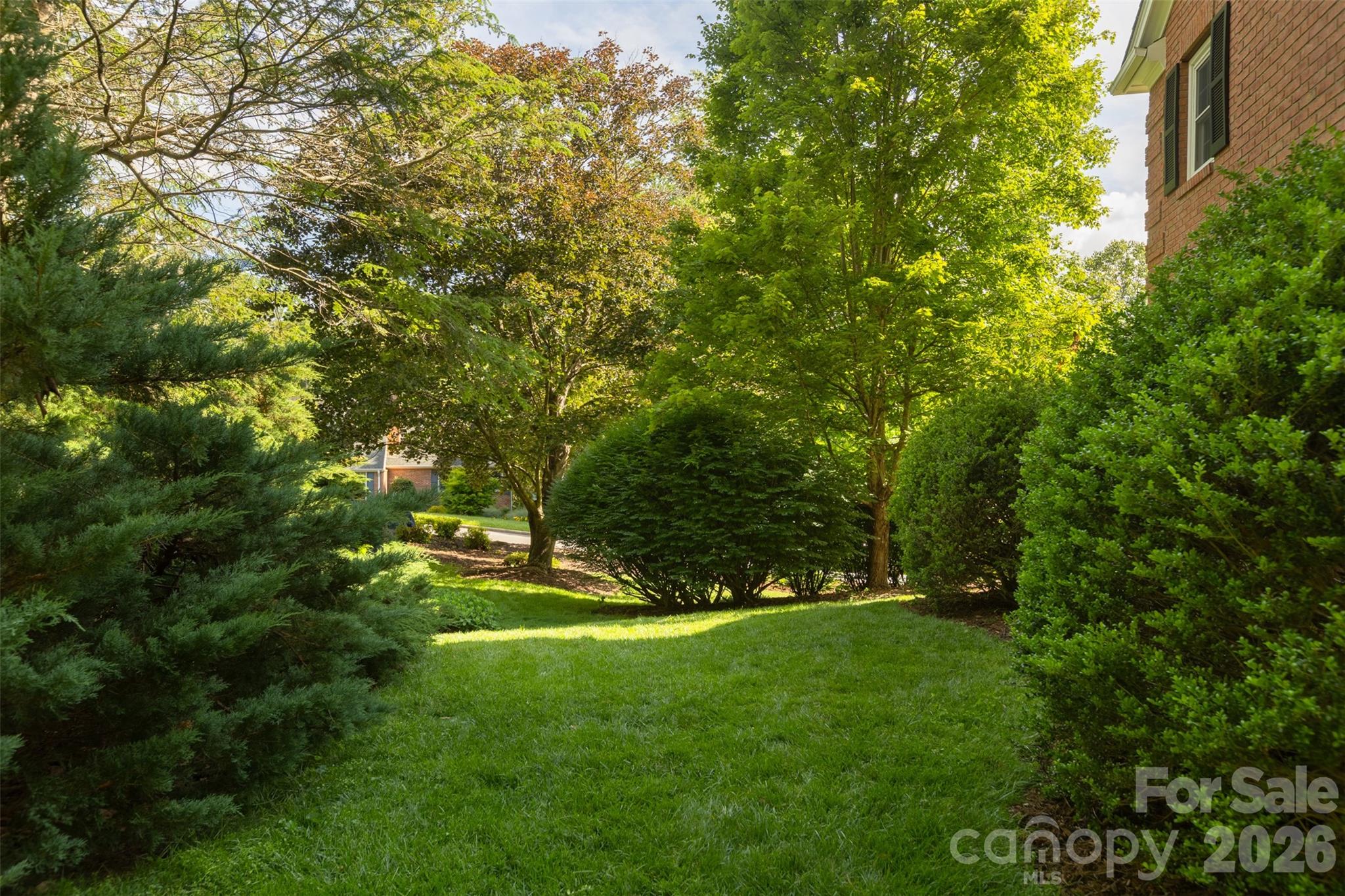425 Sondley Woods Place Property Photo 40