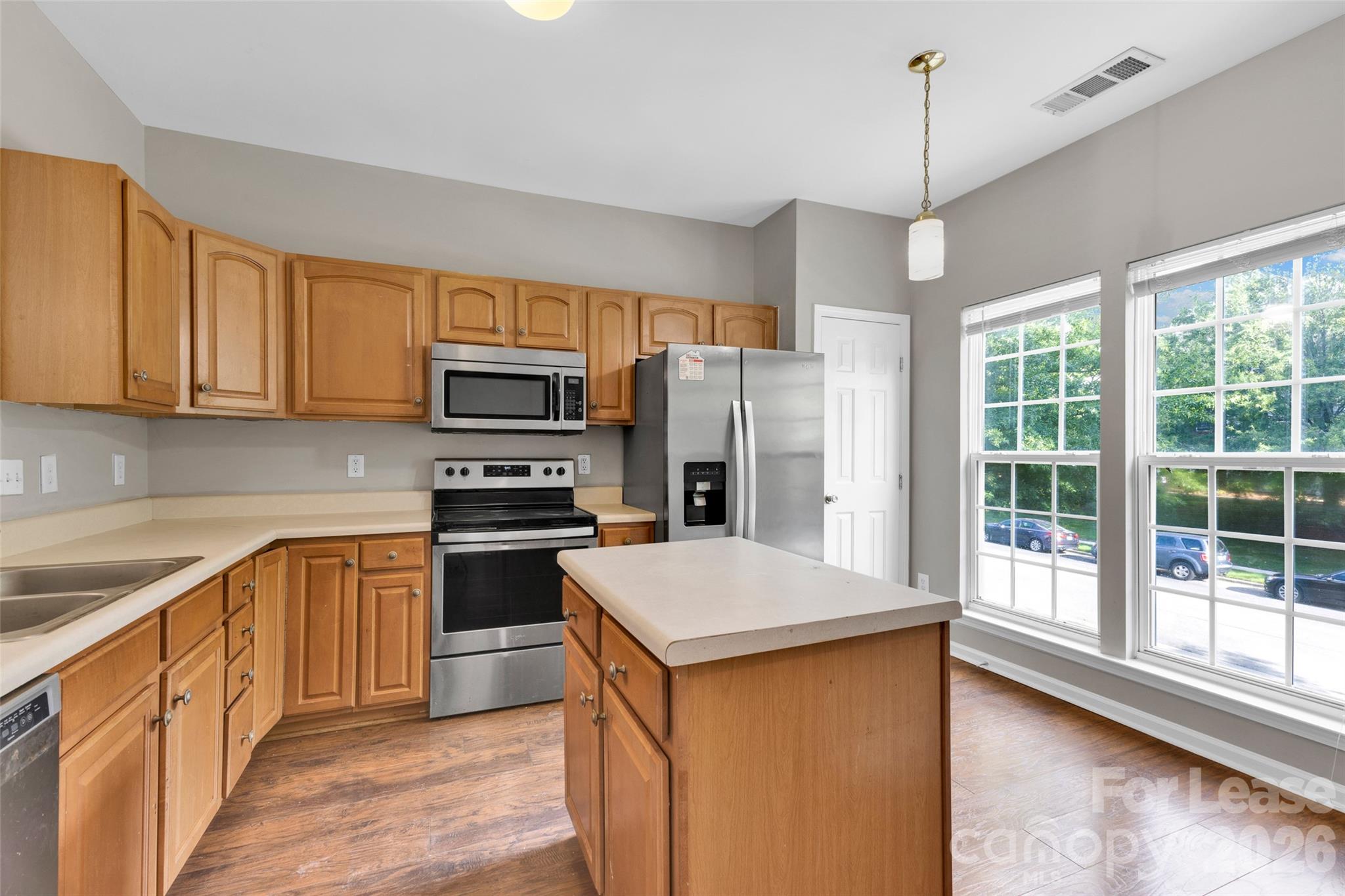 940 Tiger Lane Property Photo 3