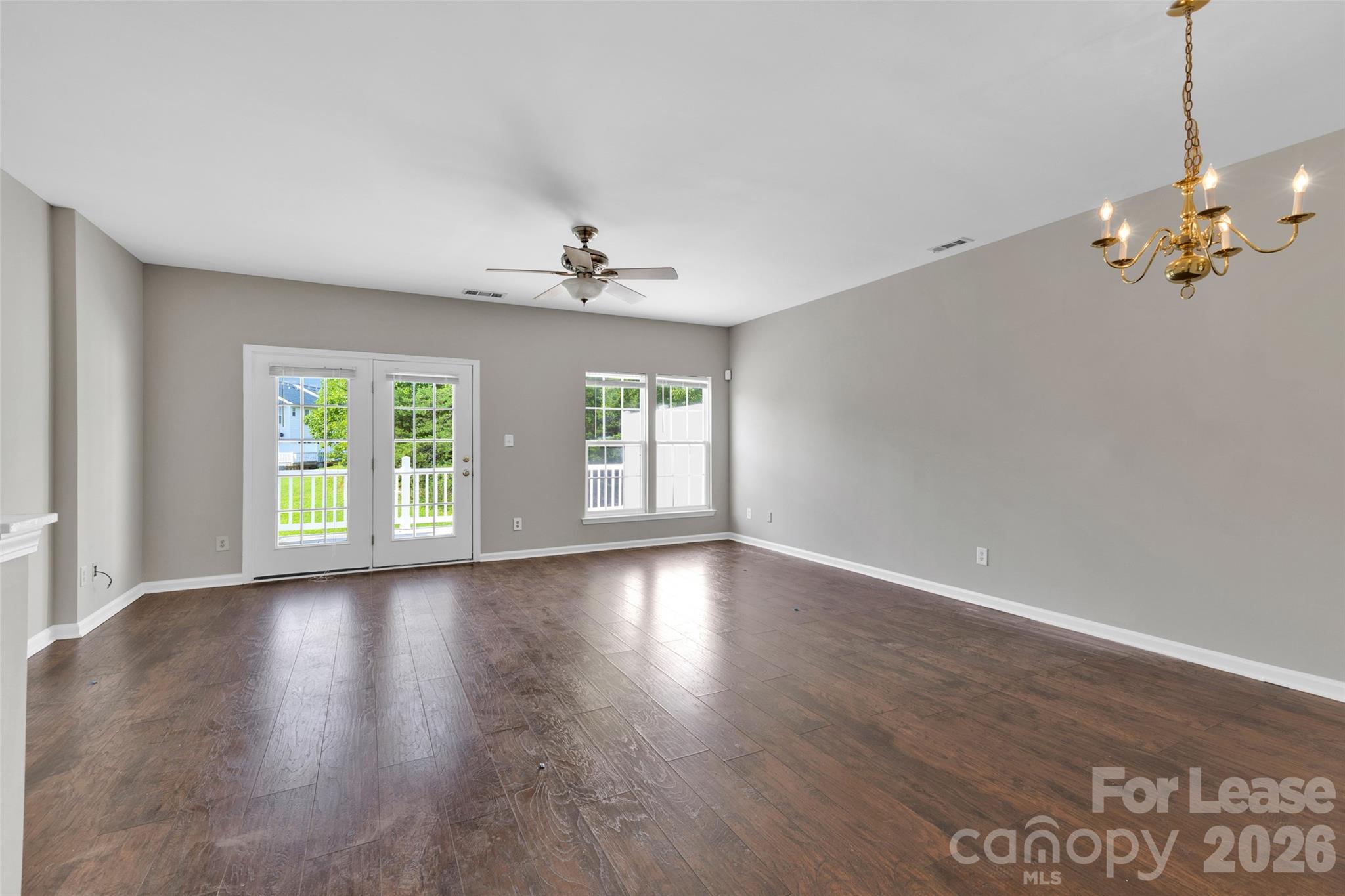 940 Tiger Lane Property Photo 6