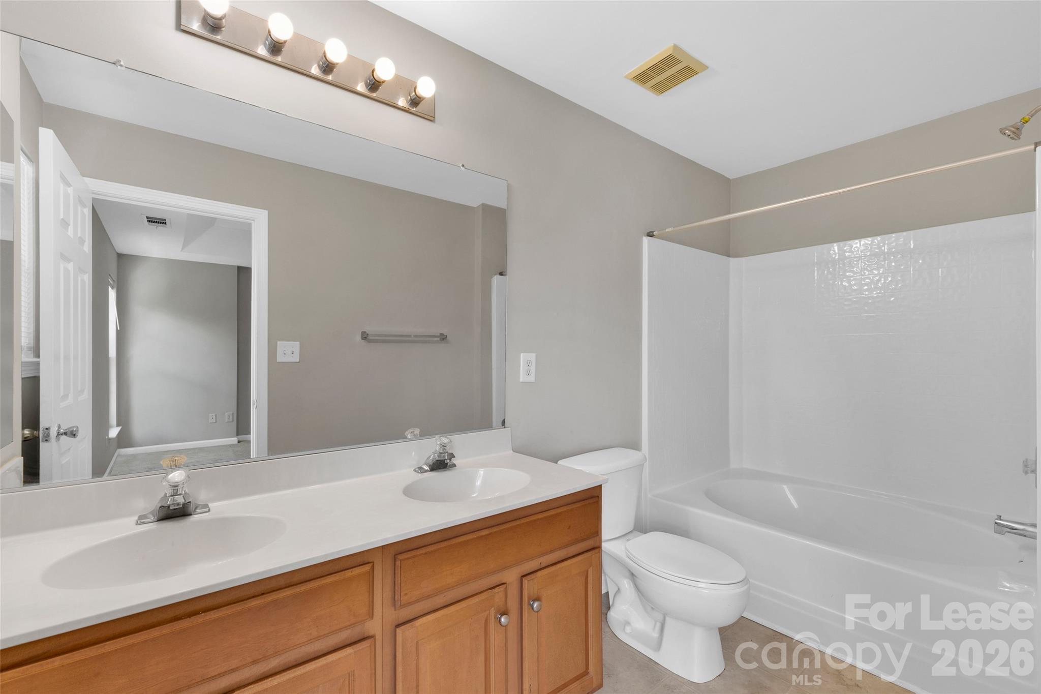 940 Tiger Lane Property Photo 17