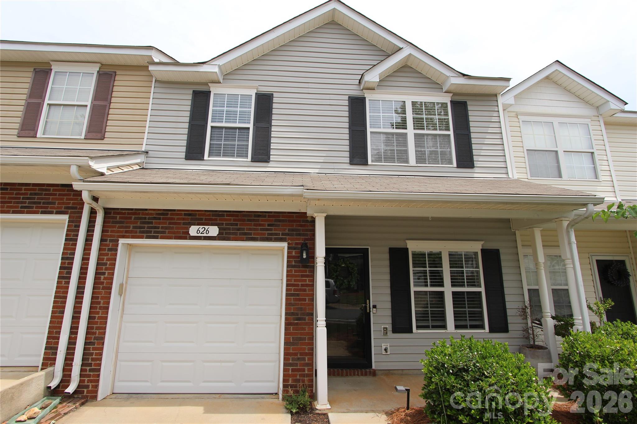 626 Fountain Court Property Photo 2